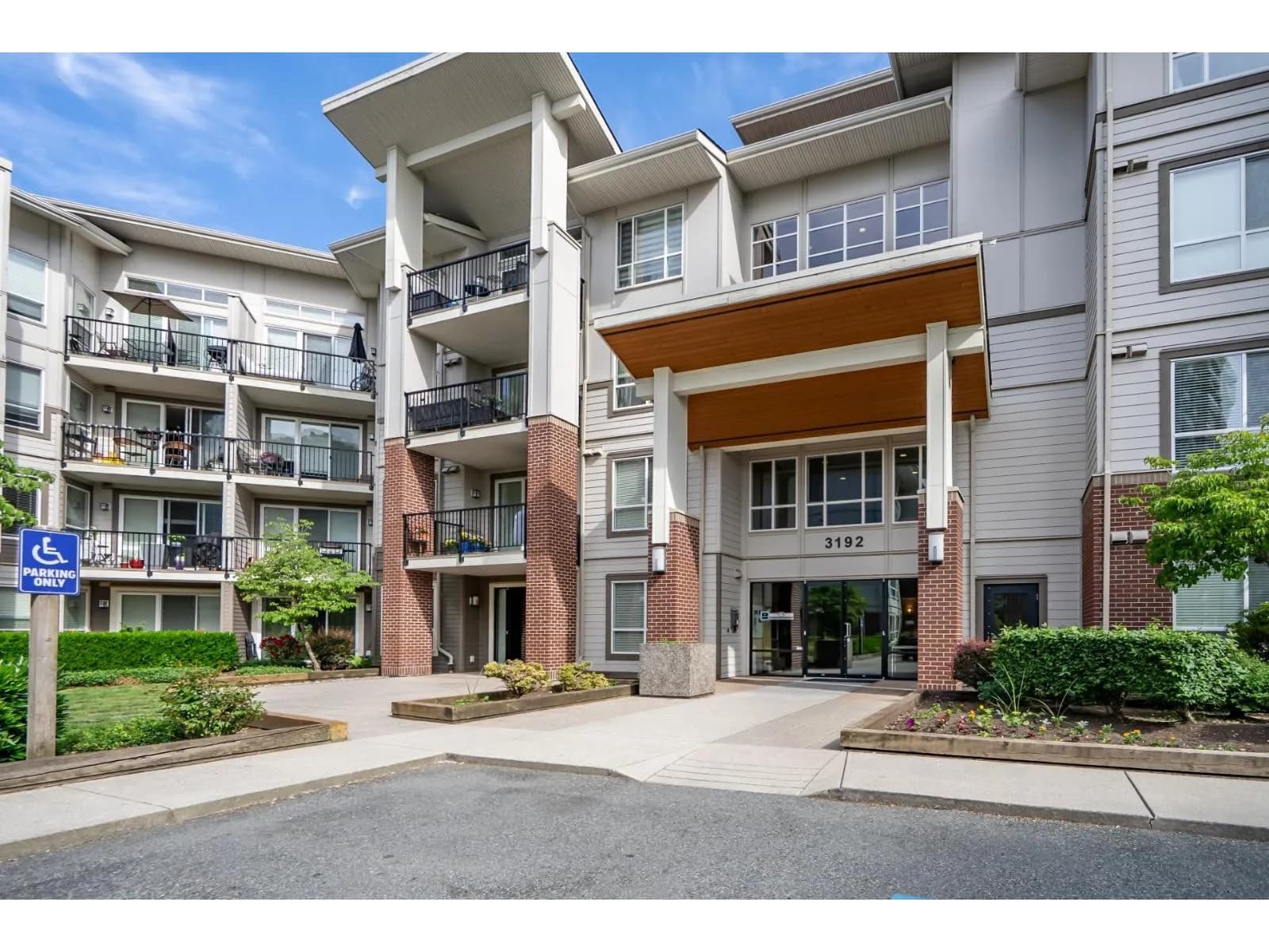#303 3192 GLADWIN ROAD, Abbotsford, BC photo 2