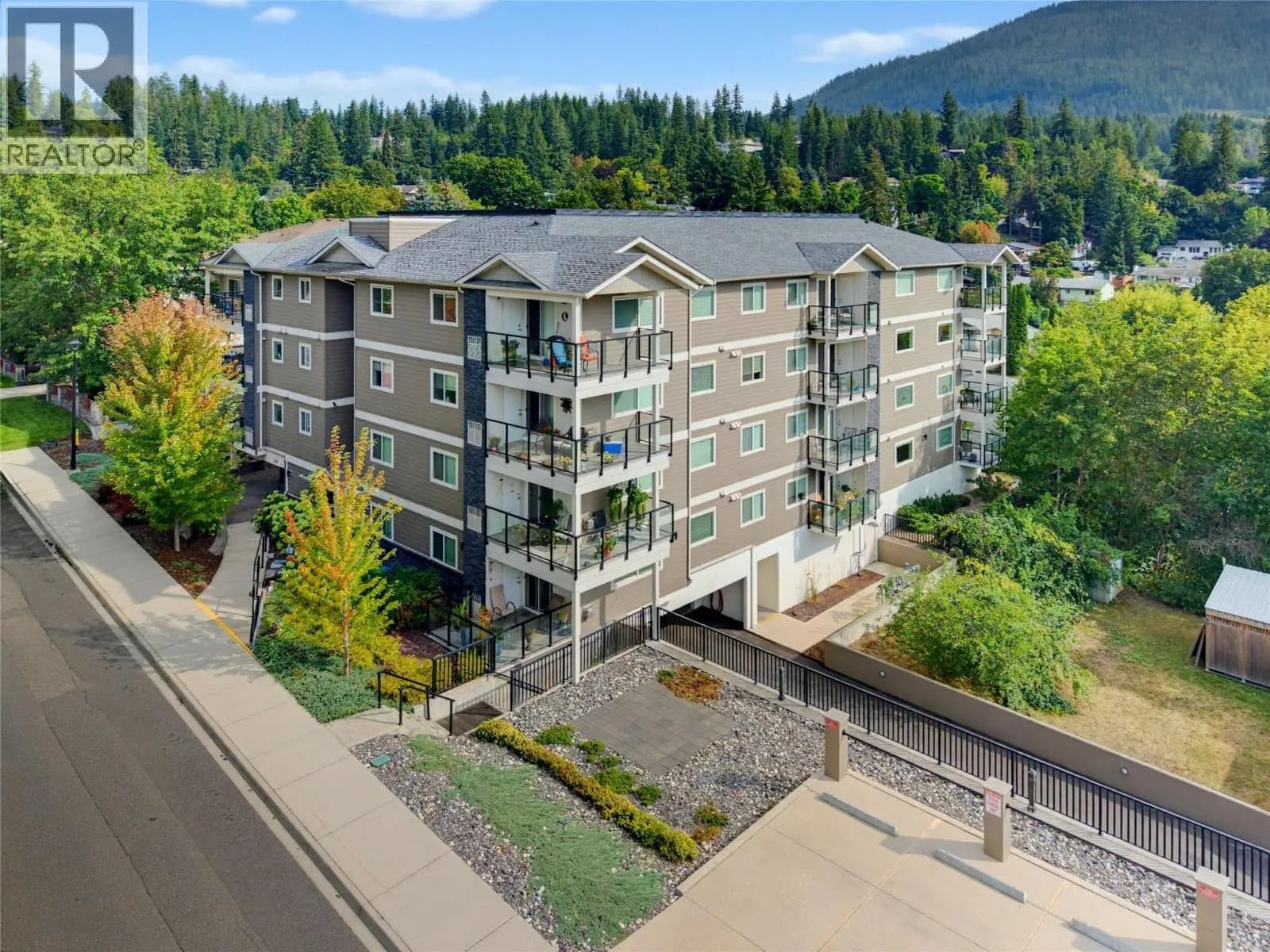 330 4th Avenue SE, Salmon Arm