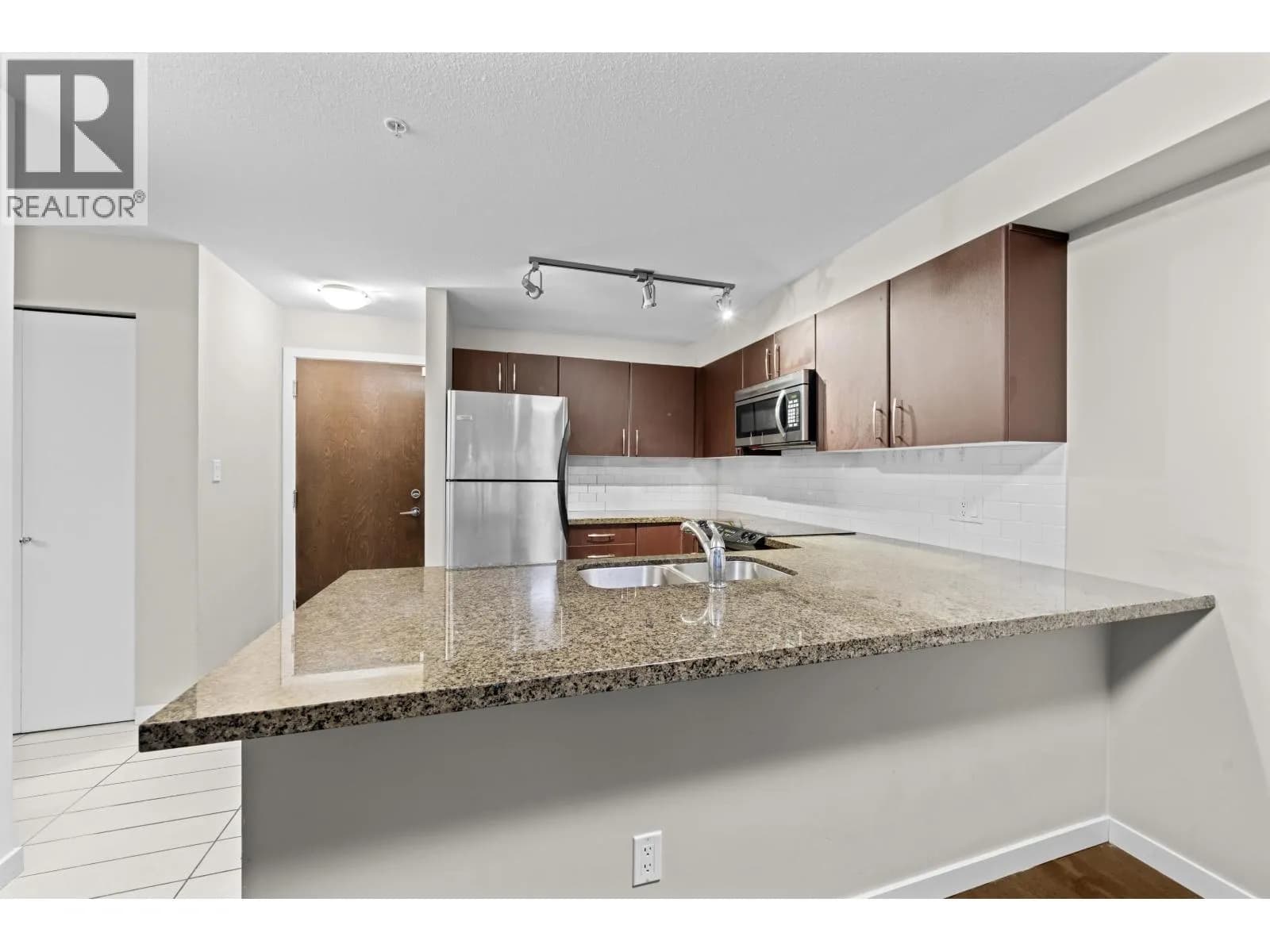 #209 7337 MACPHERSON AVENUE, Burnaby, BC photo 4