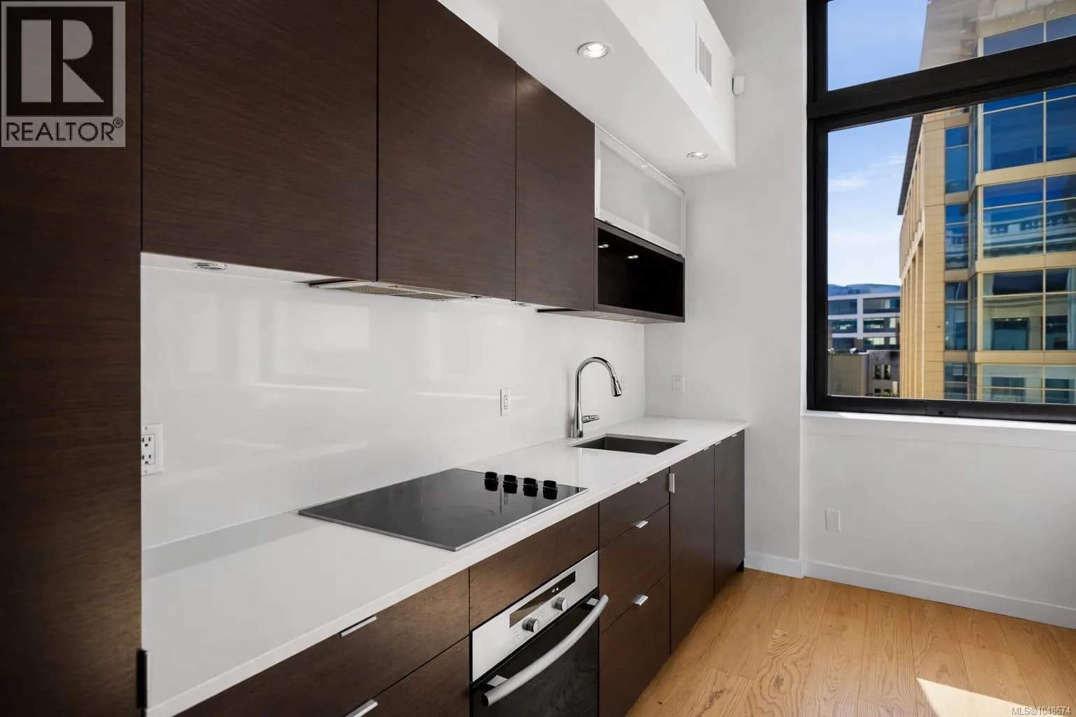 #304 770 Fisgard St, Victoria, BC photo 5