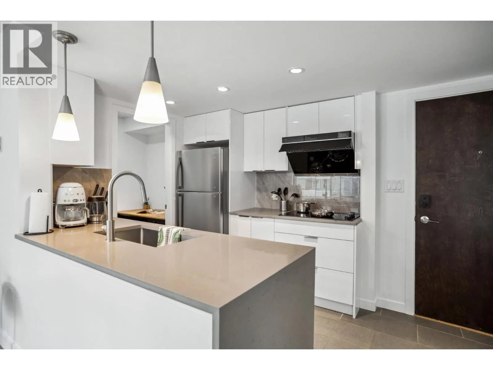#605 618 ABBOTT STREET, Vancouver, BC photo 3
