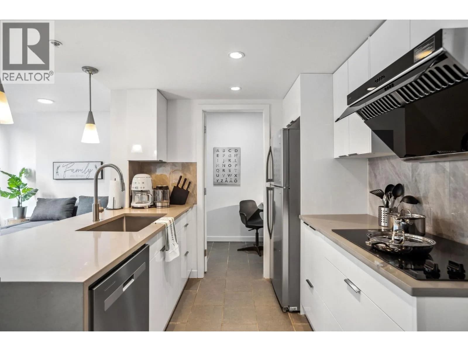 #605 618 ABBOTT STREET, Vancouver, BC photo 5