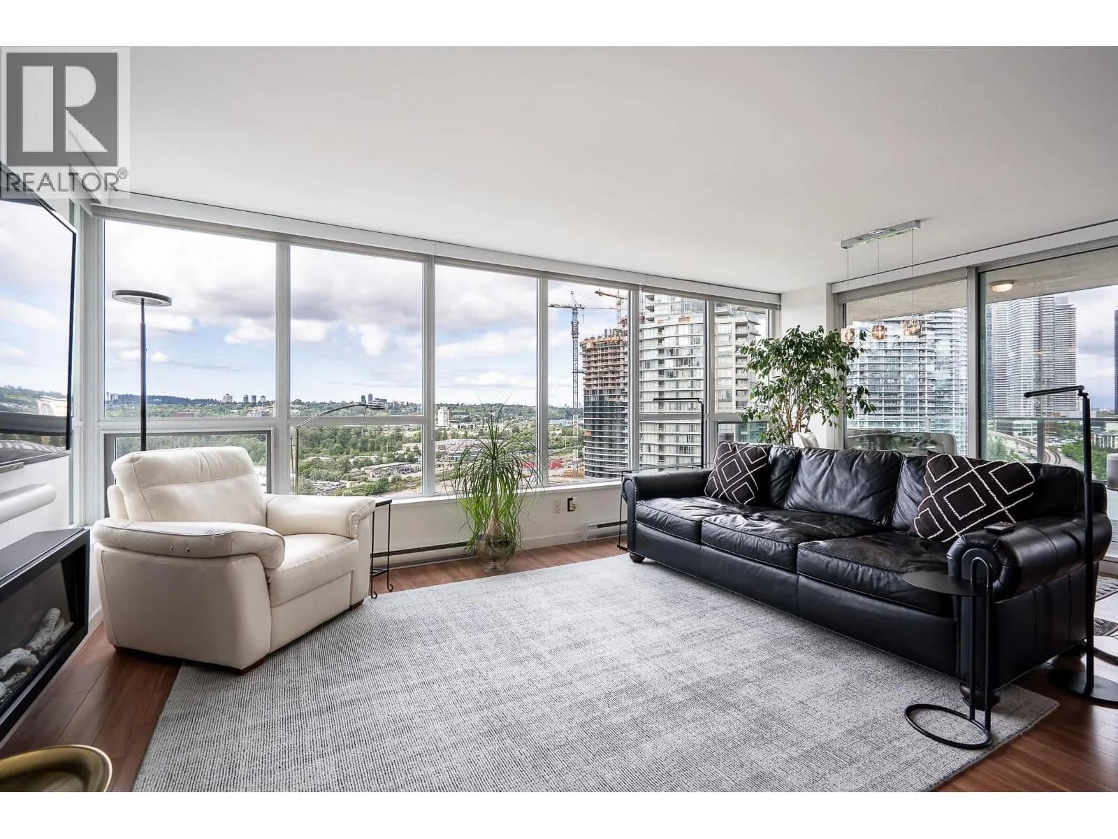 #1904 2200 DOUGLAS ROAD, Burnaby, BC photo 2