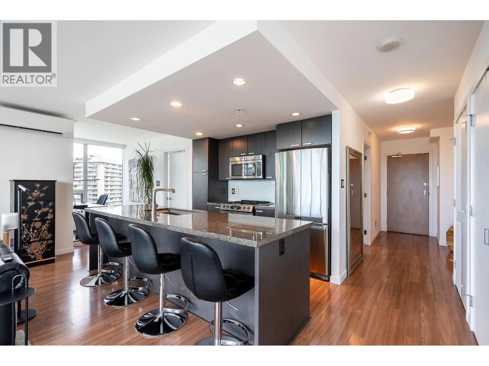 #1904 2200 DOUGLAS ROAD, Burnaby, BC photo 4