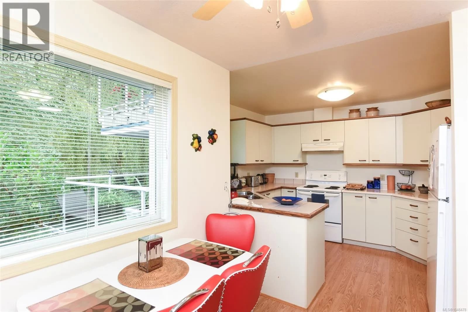 #305 137 Port Augusta St, Comox, BC photo 5