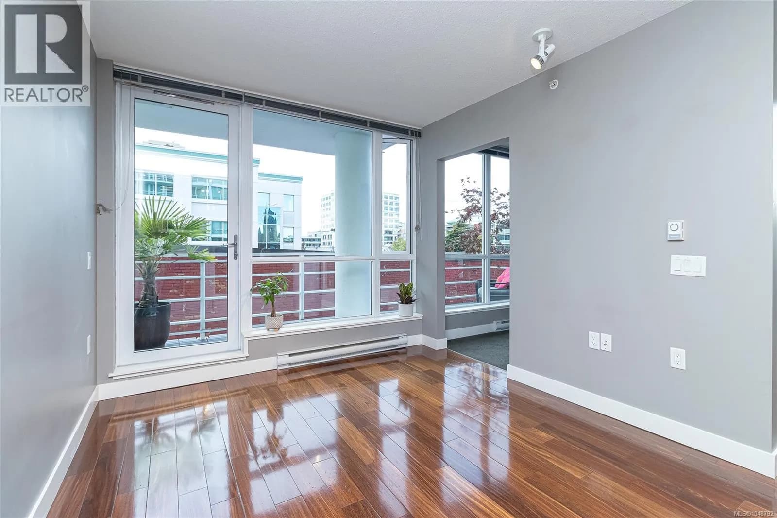 #505 834 Johnson St, Victoria, BC photo 5