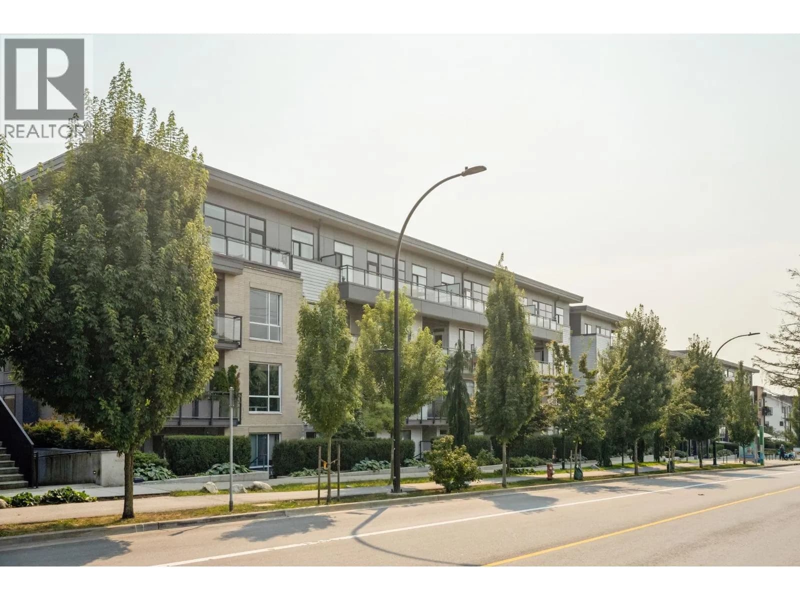 #210 625 E 3RD STREET, North Vancouver, BC photo 2
