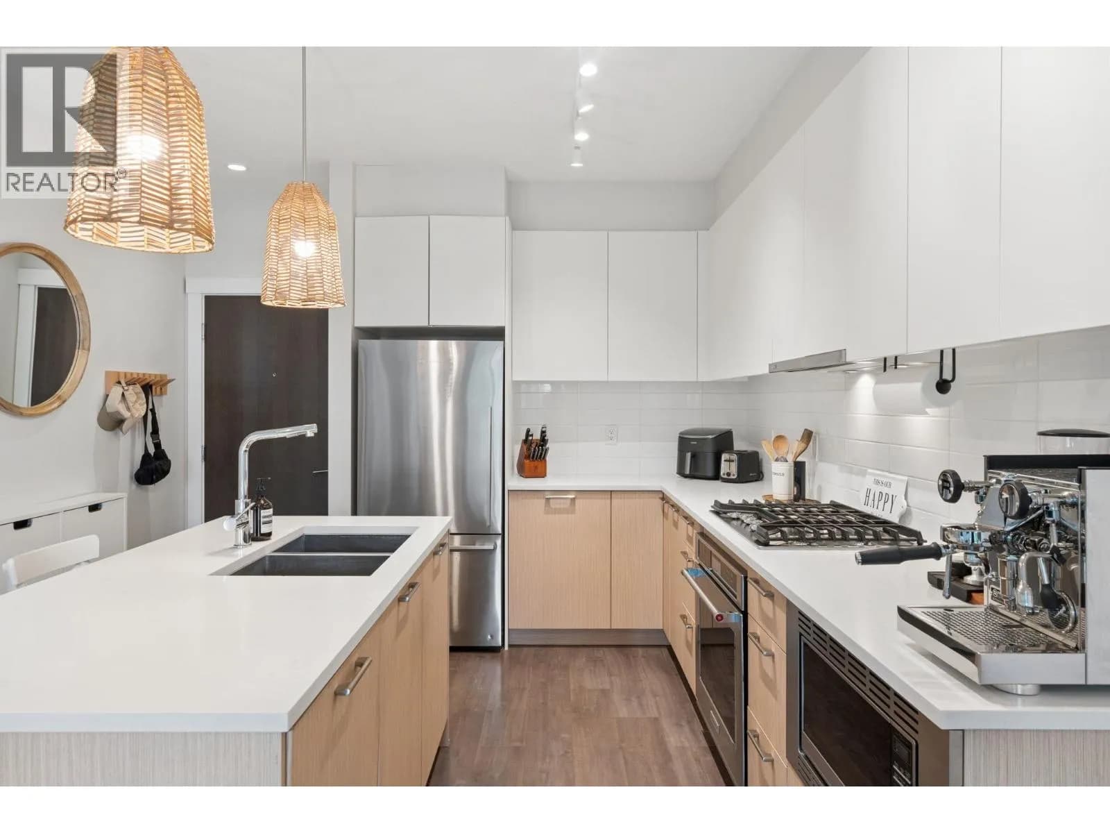 #210 625 E 3RD STREET, North Vancouver, BC photo 5
