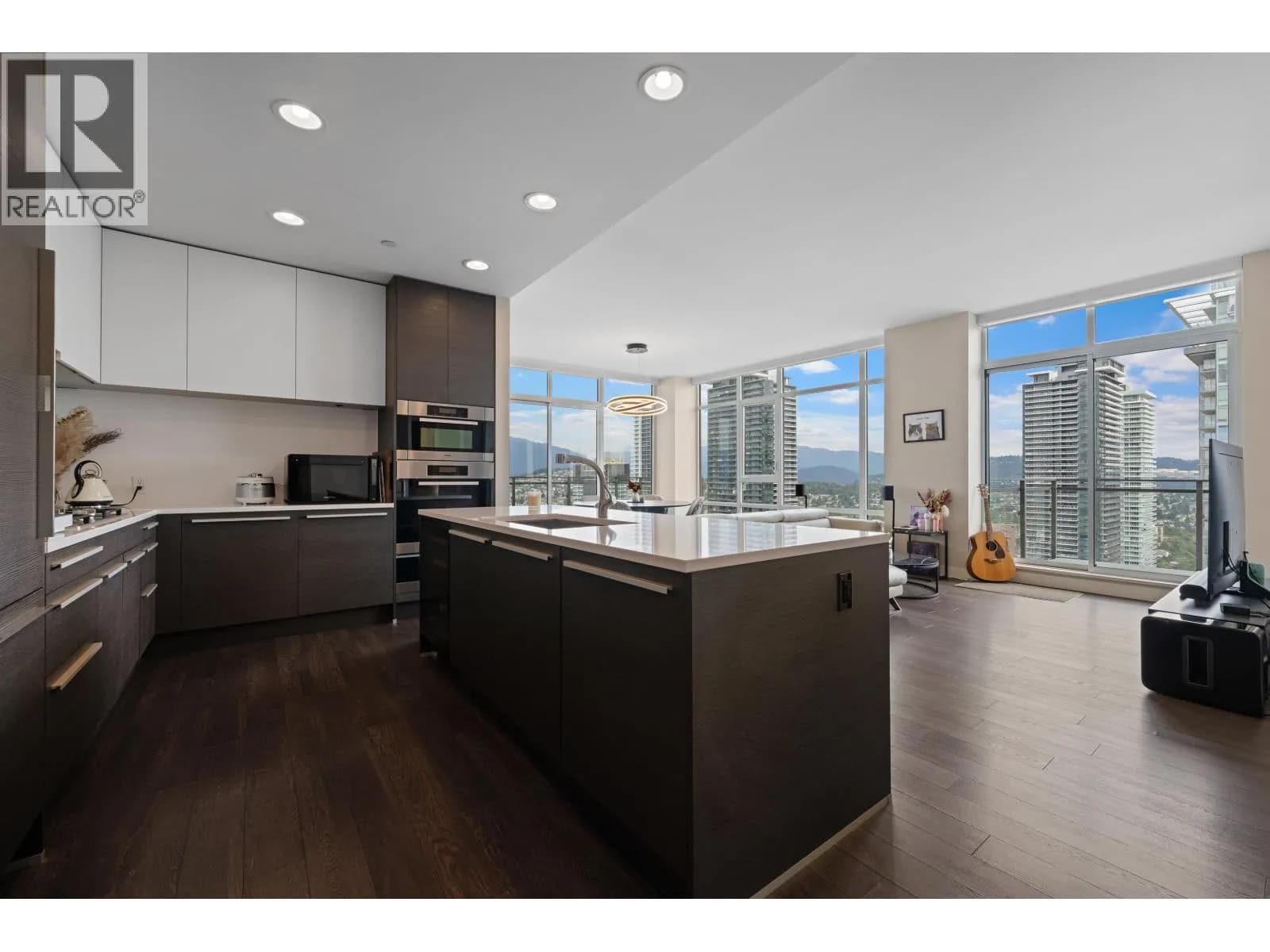 2008 ROSSER AVENUE, Burnaby