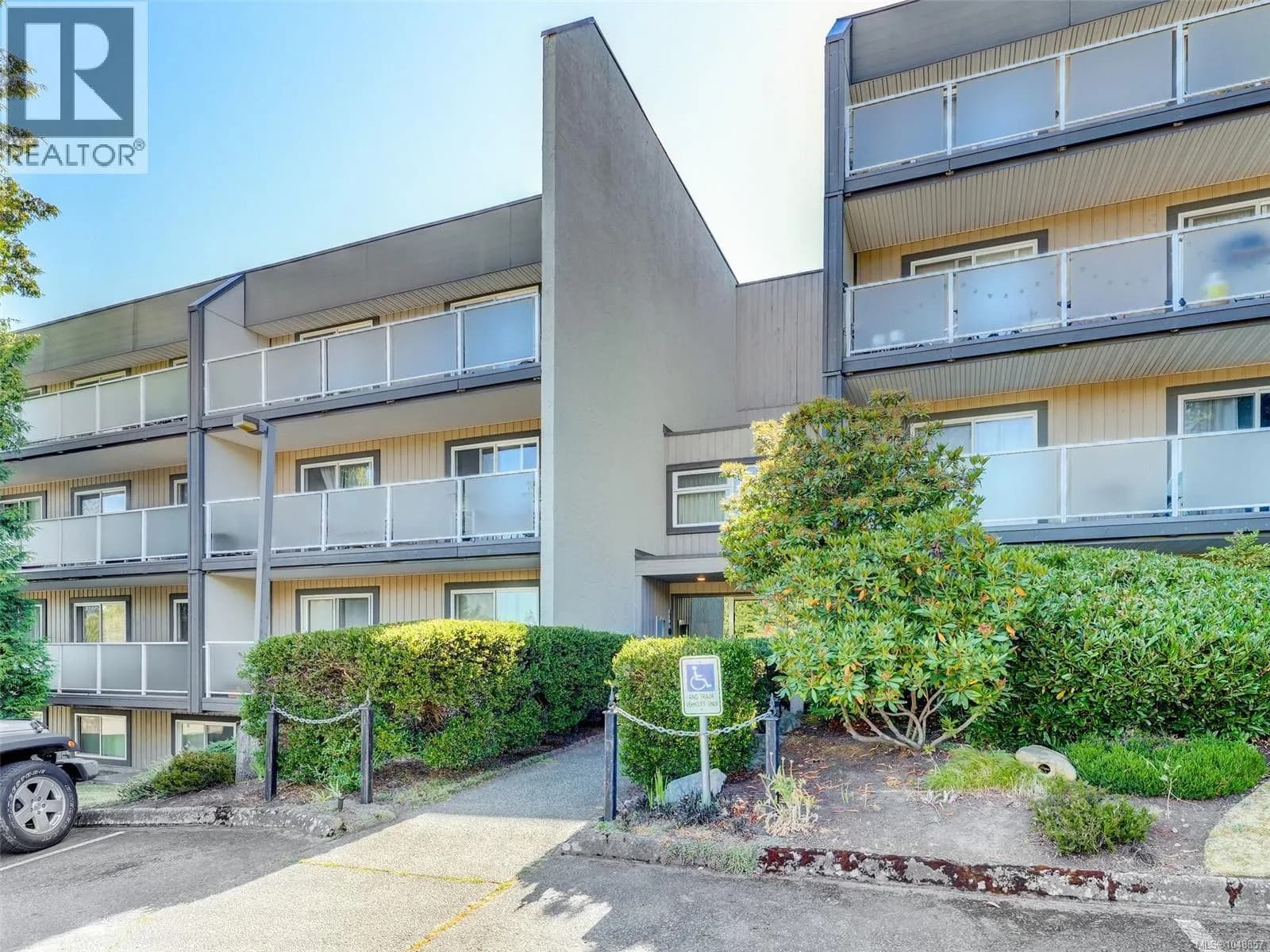3252 Glasgow Ave, Saanich