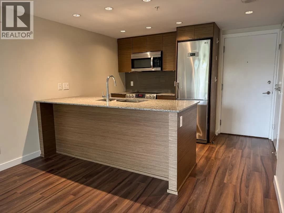 #321 135 E 17TH STREET, North Vancouver, BC photo 4