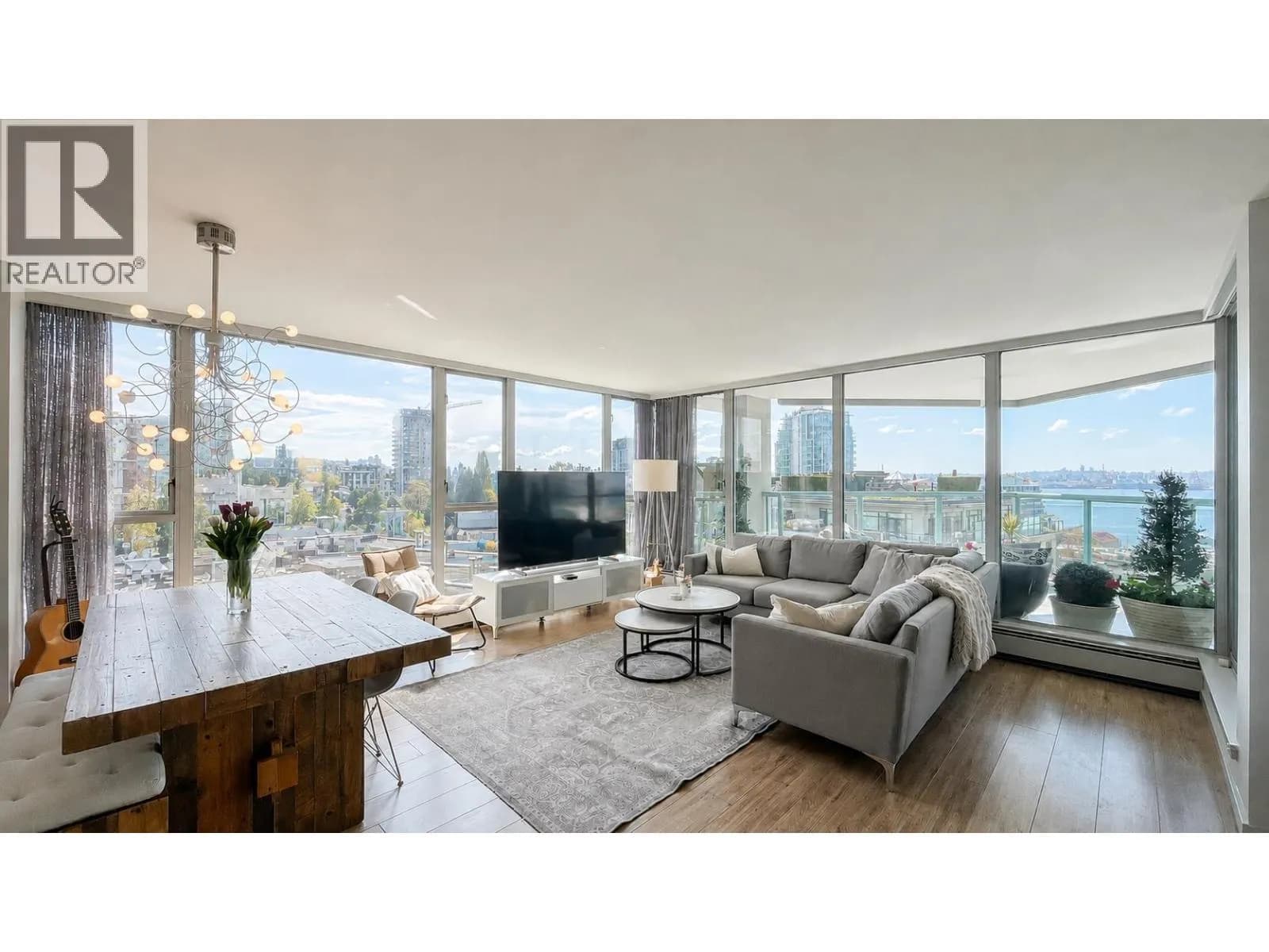 #701 120 W 2ND STREET, North Vancouver, BC photo 2