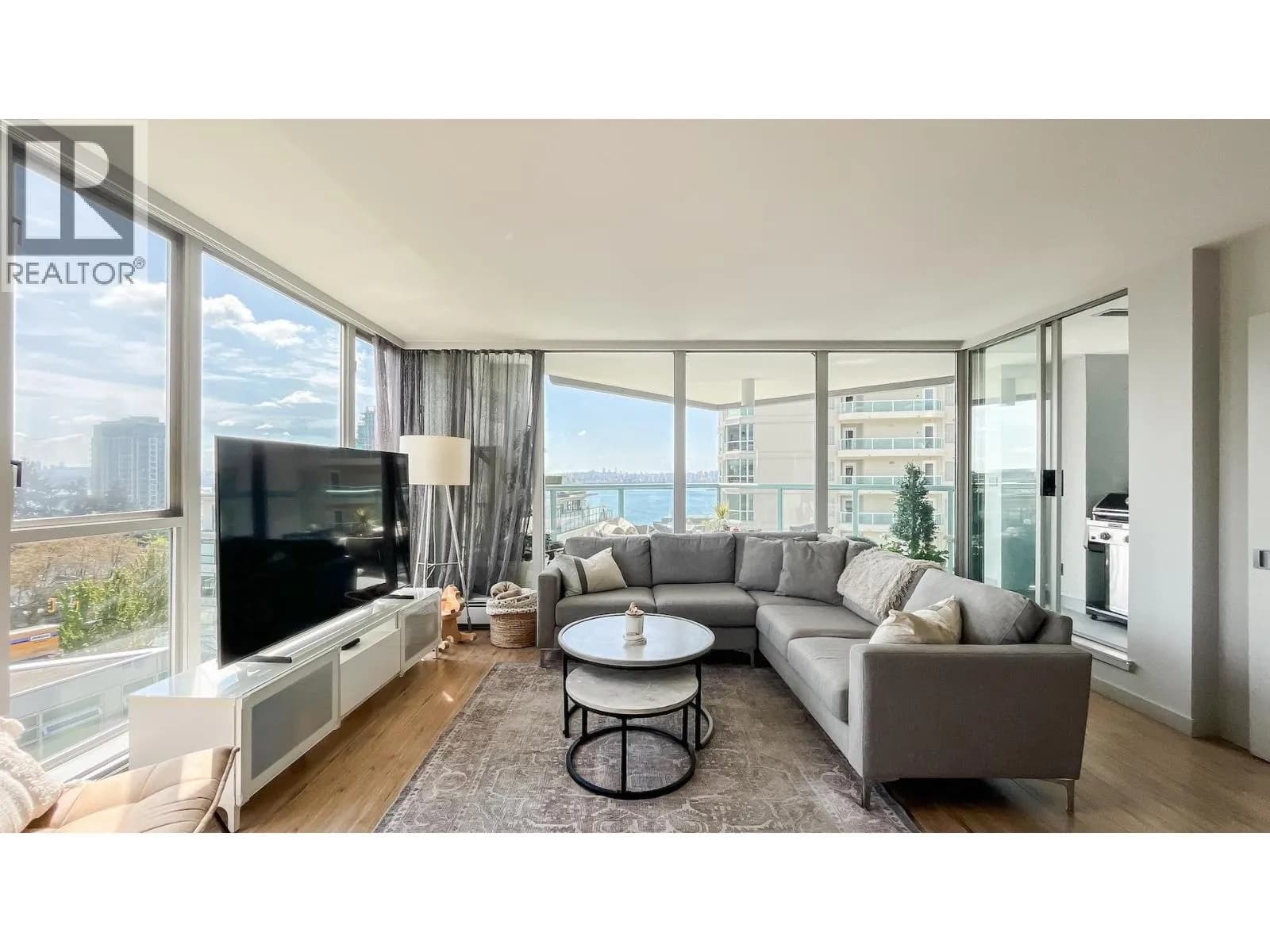 #701 120 W 2ND STREET, North Vancouver, BC photo 3