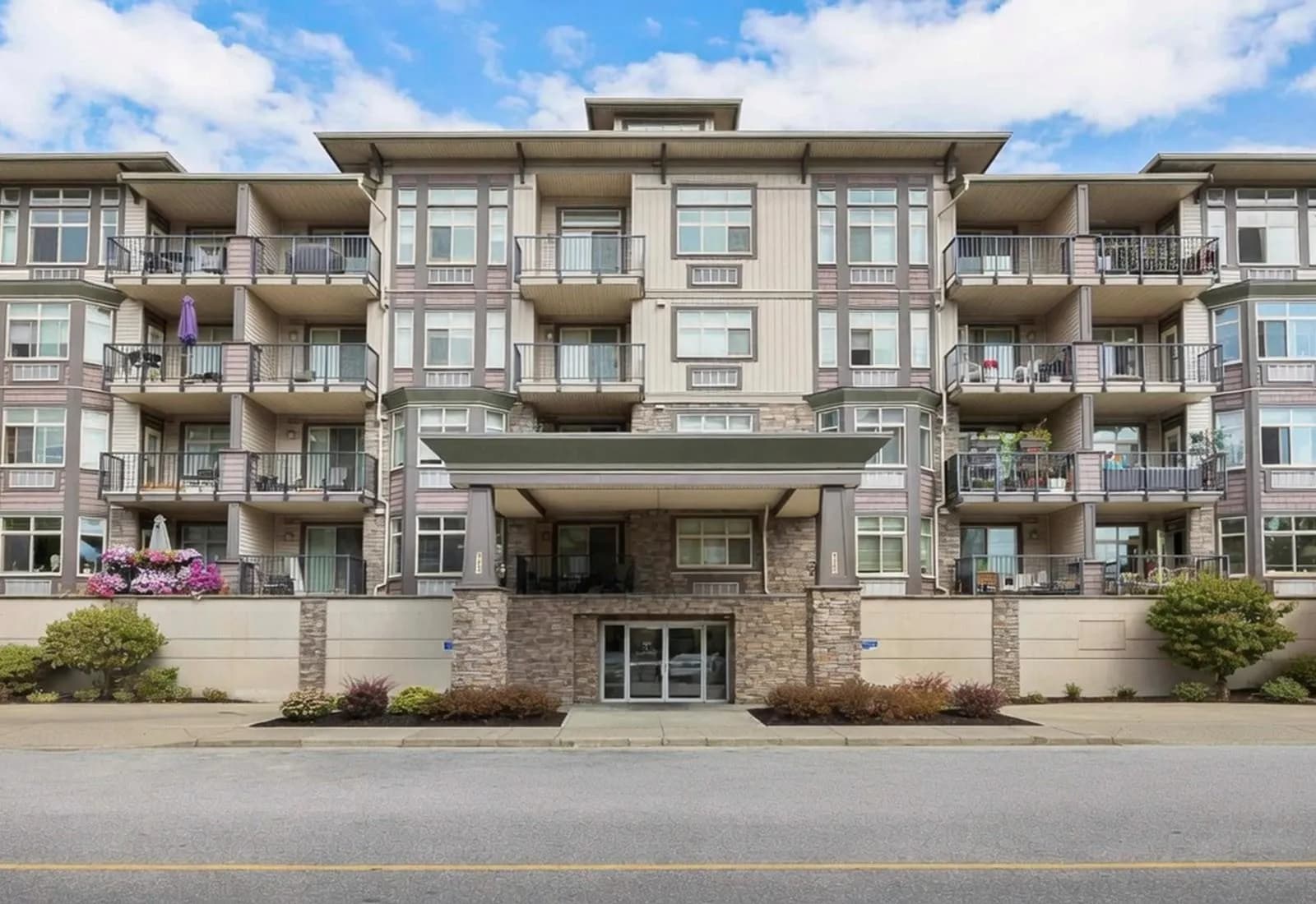 45893 CHESTERFIELD AVENUE, Chilliwack