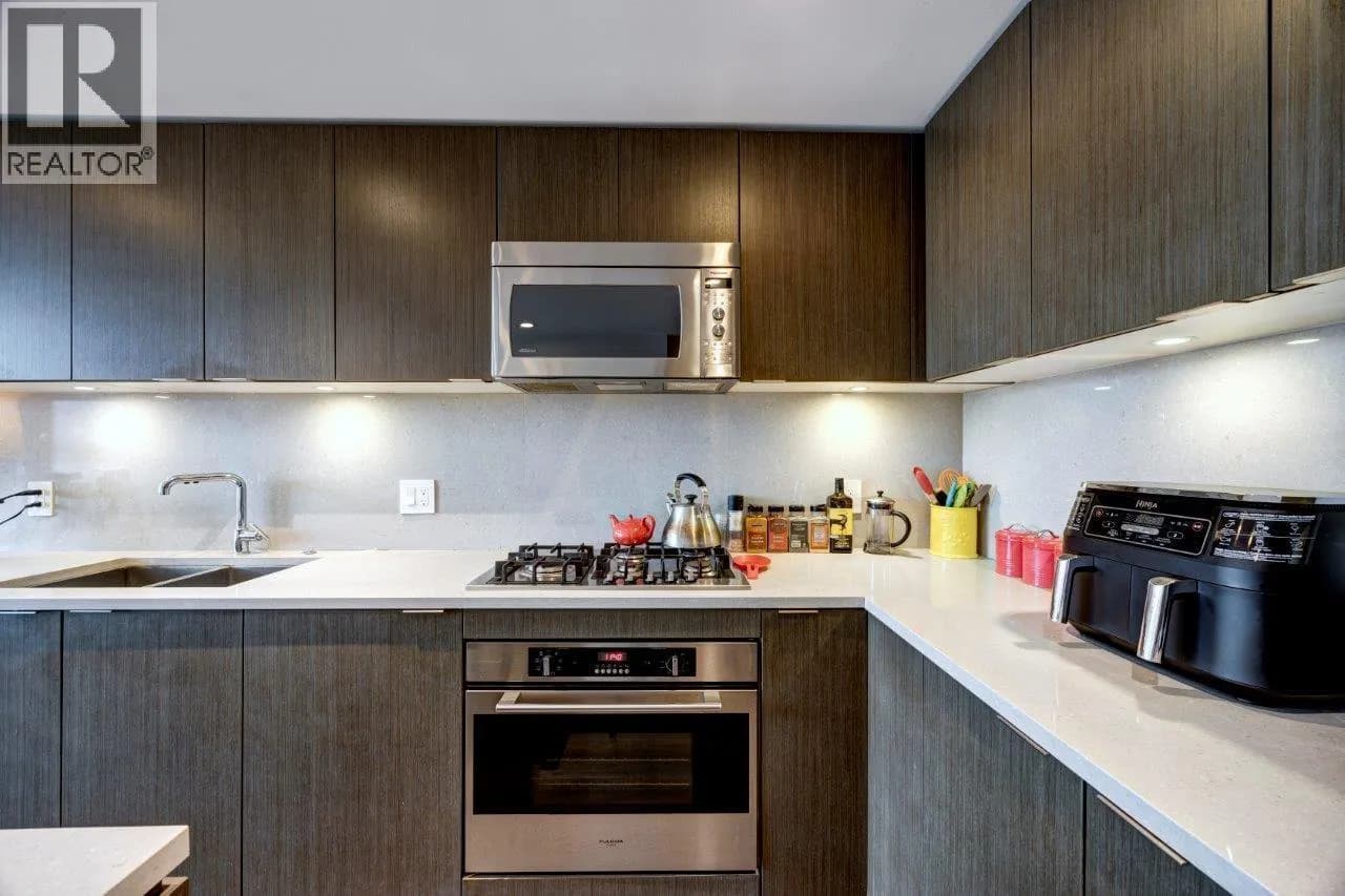#908 125 E 14TH STREET, North Vancouver, BC photo 5