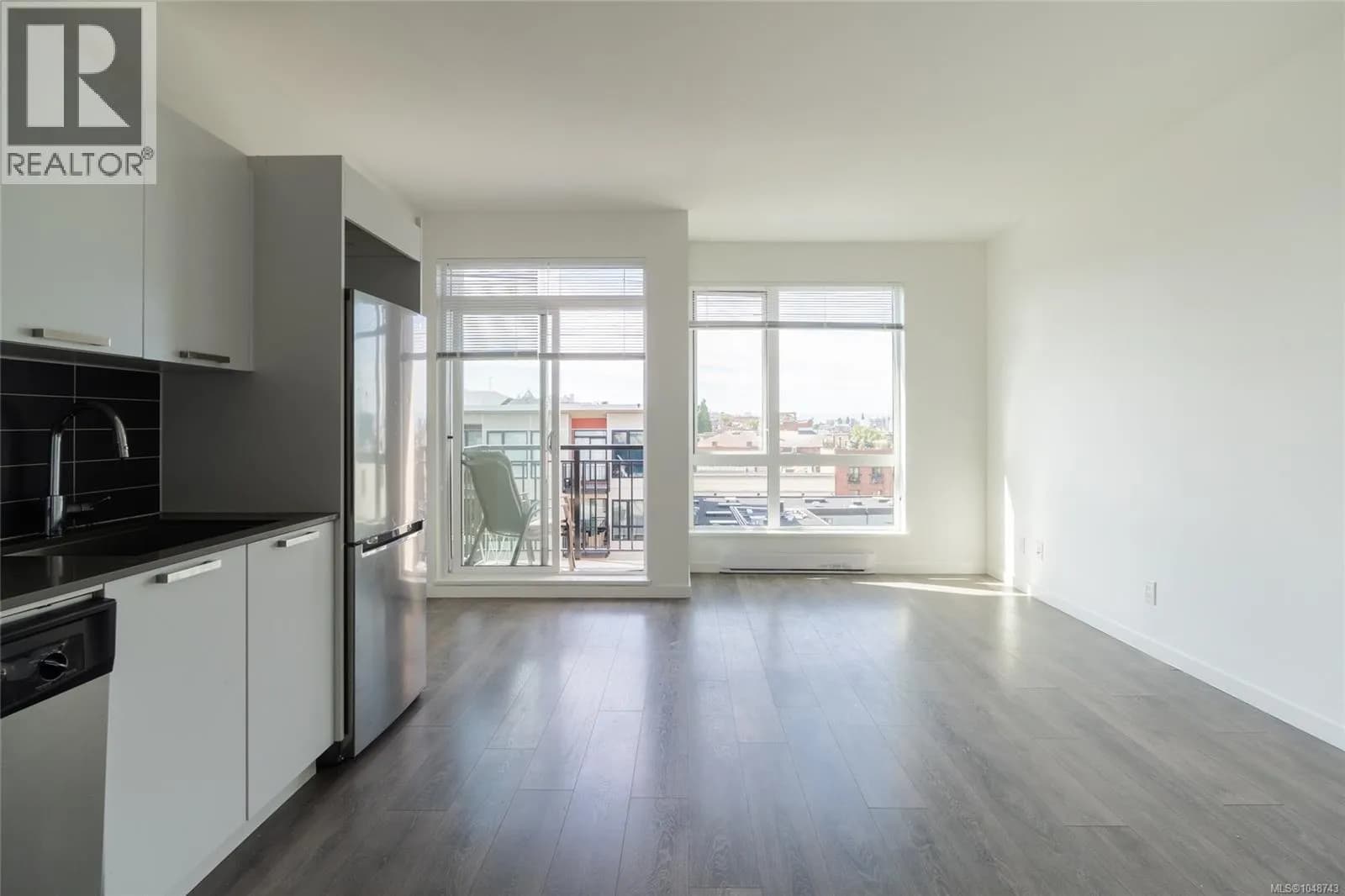 #510 517 Fisgard St, Victoria, BC photo 3