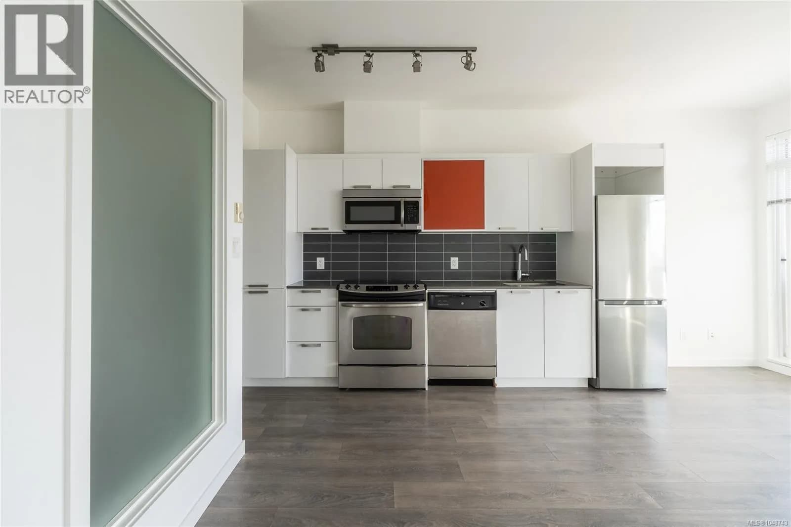 #510 517 Fisgard St, Victoria, BC photo 4