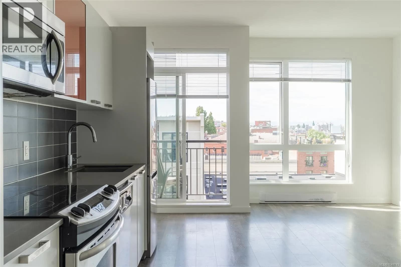 #510 517 Fisgard St, Victoria, BC photo 5