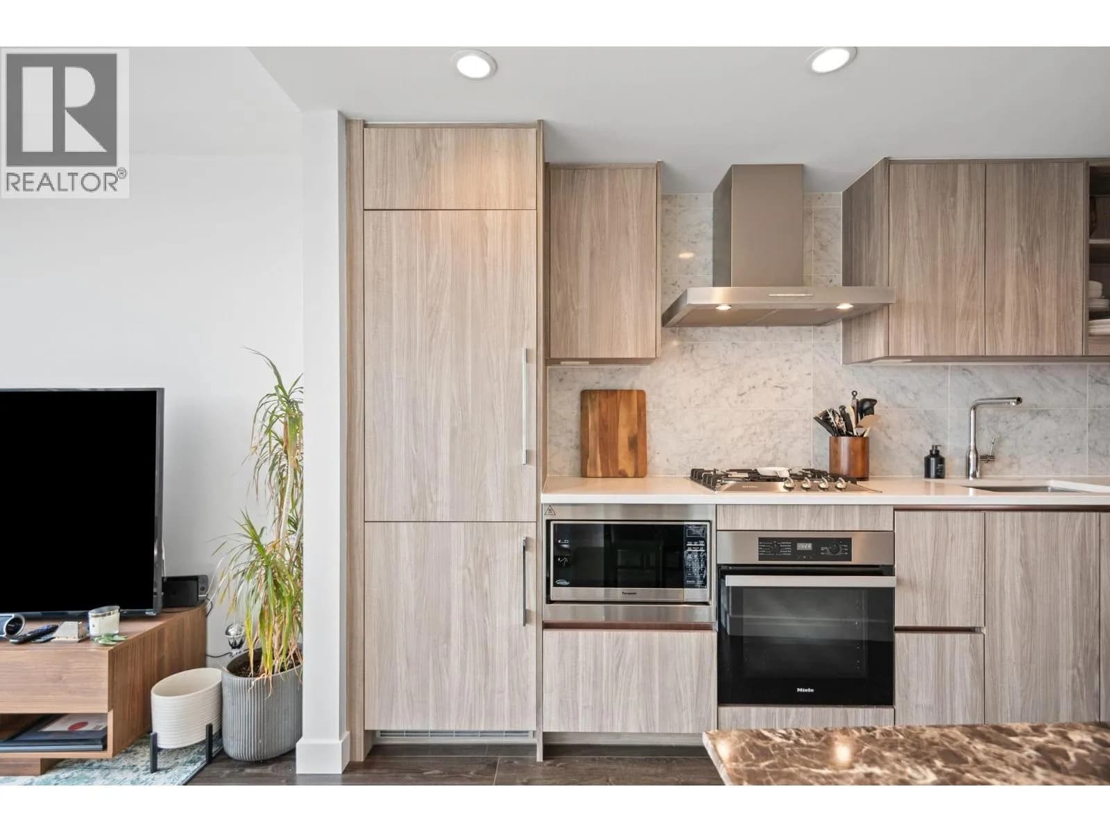 #1501 1768 COOK STREET, Vancouver, BC photo 2