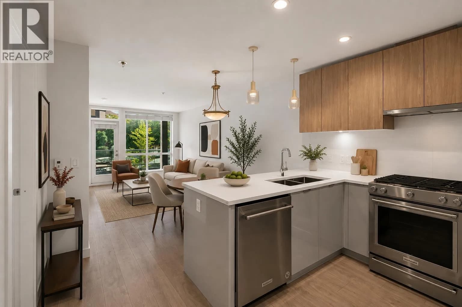 #210 108 E 8TH STREET, North Vancouver, BC photo 5