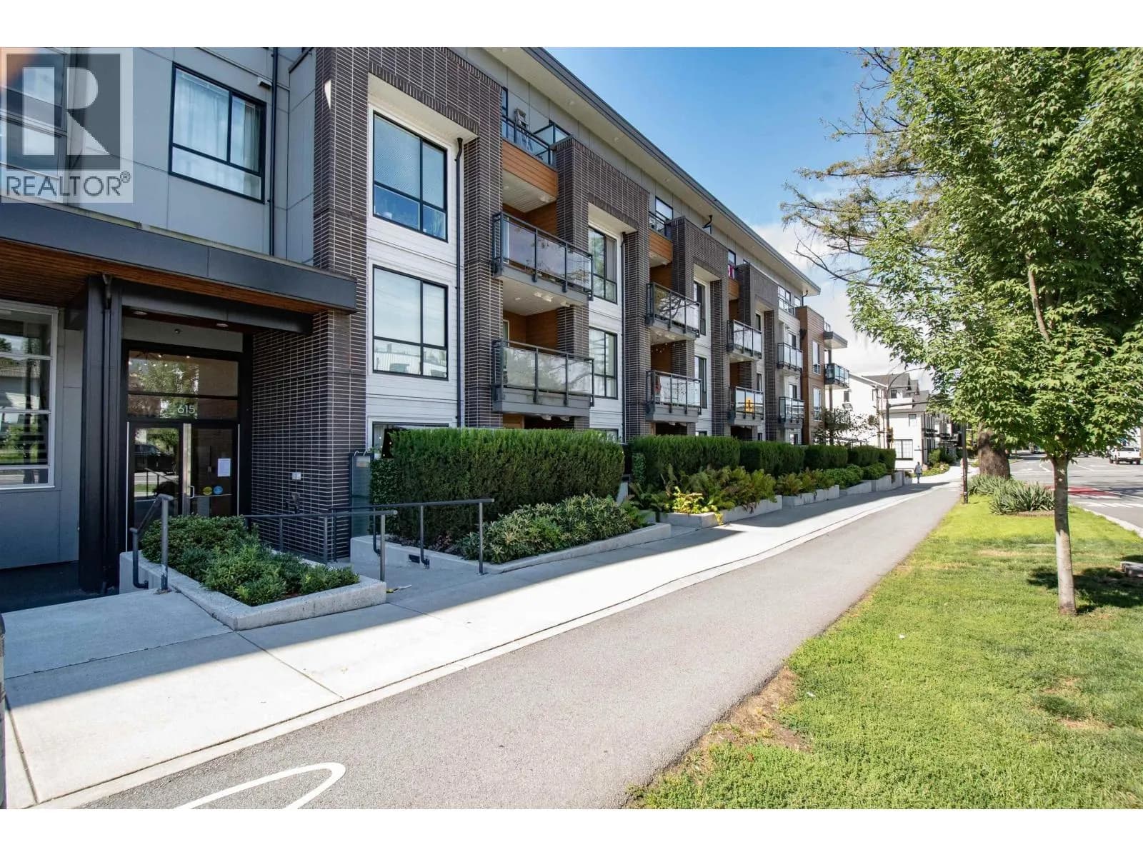 #111 615 E 3RD STREET, North Vancouver, BC photo 2