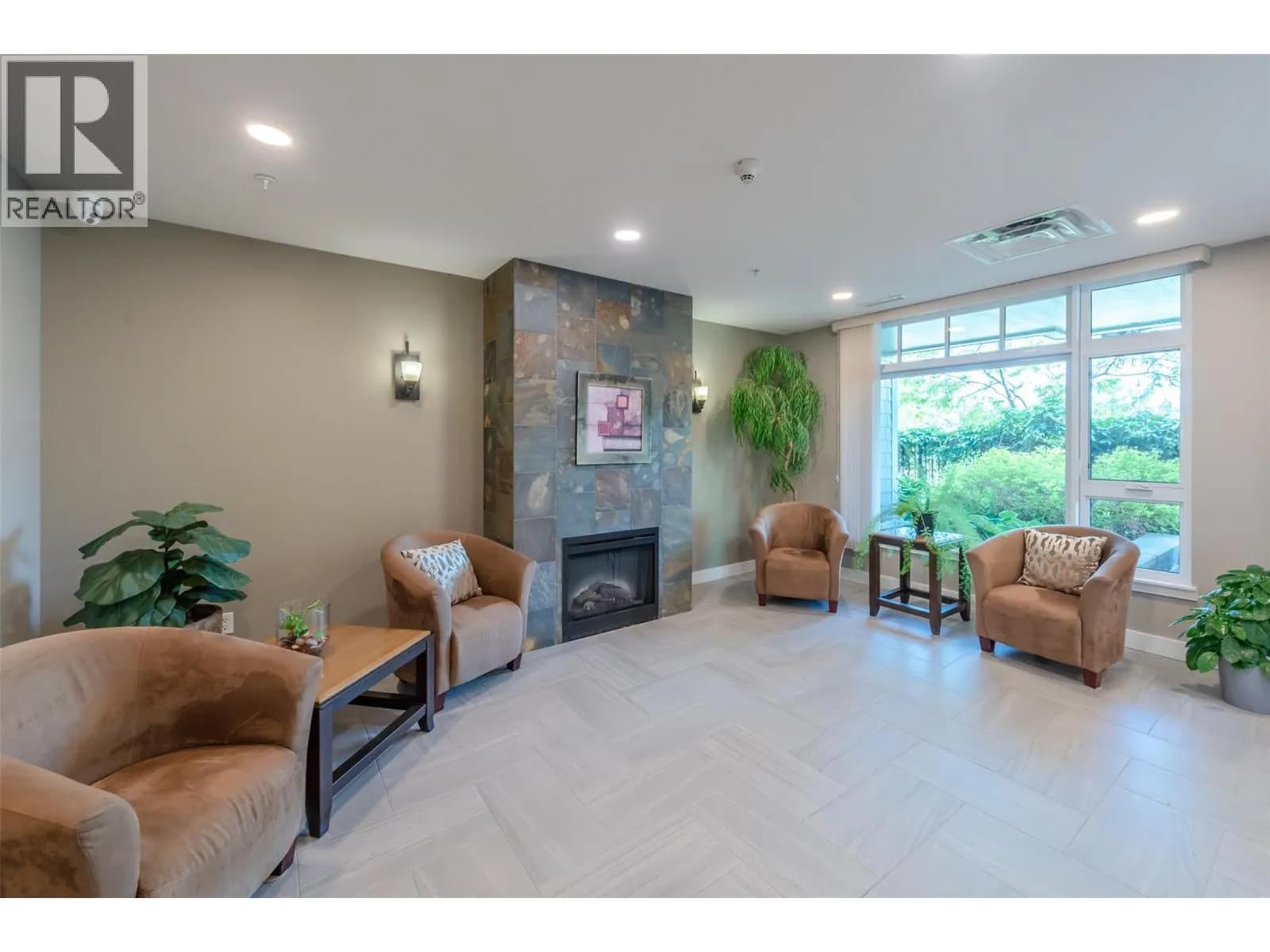 #804 3301 Skaha Lake Road, Penticton, BC photo 4