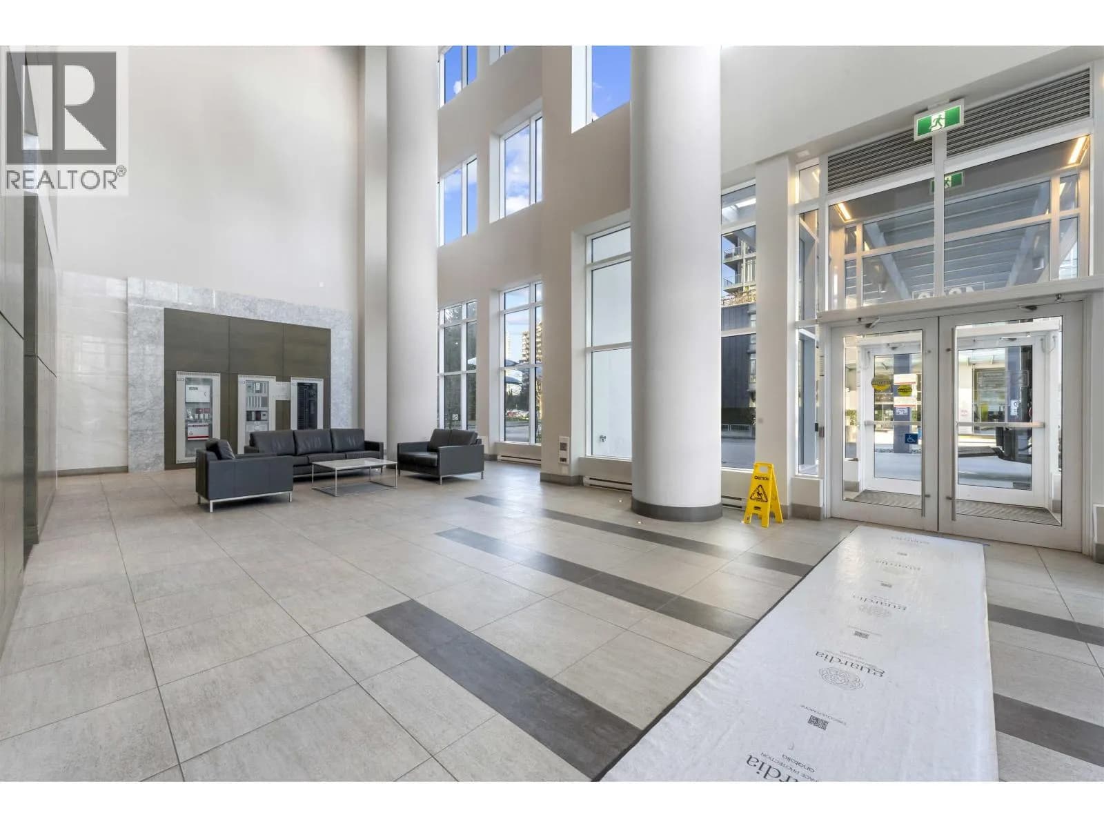 #3705 4900 LENNOX LANE, Burnaby, BC photo 2
