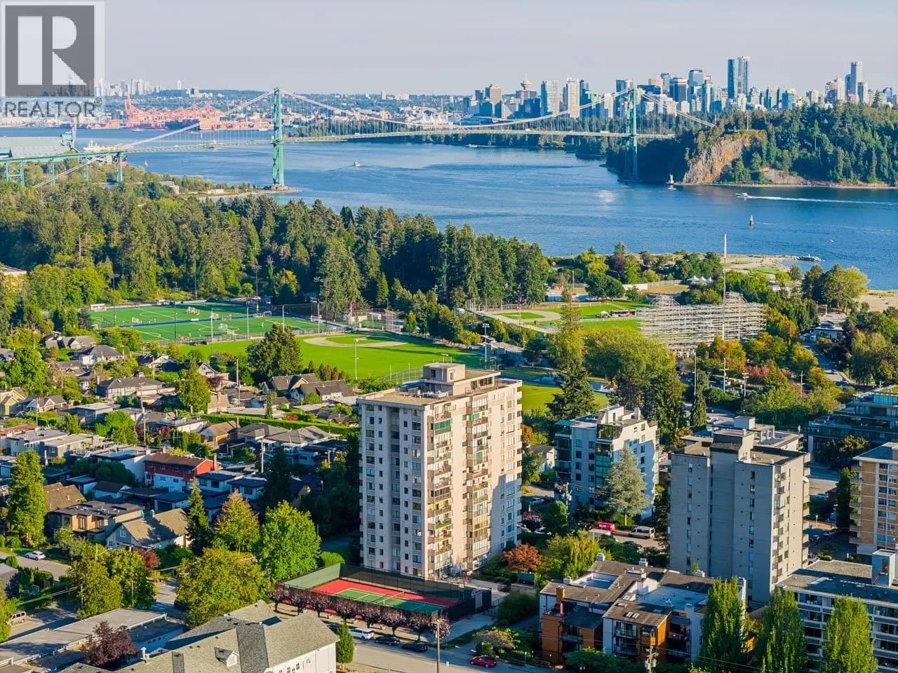 555 13TH STREET, West Vancouver