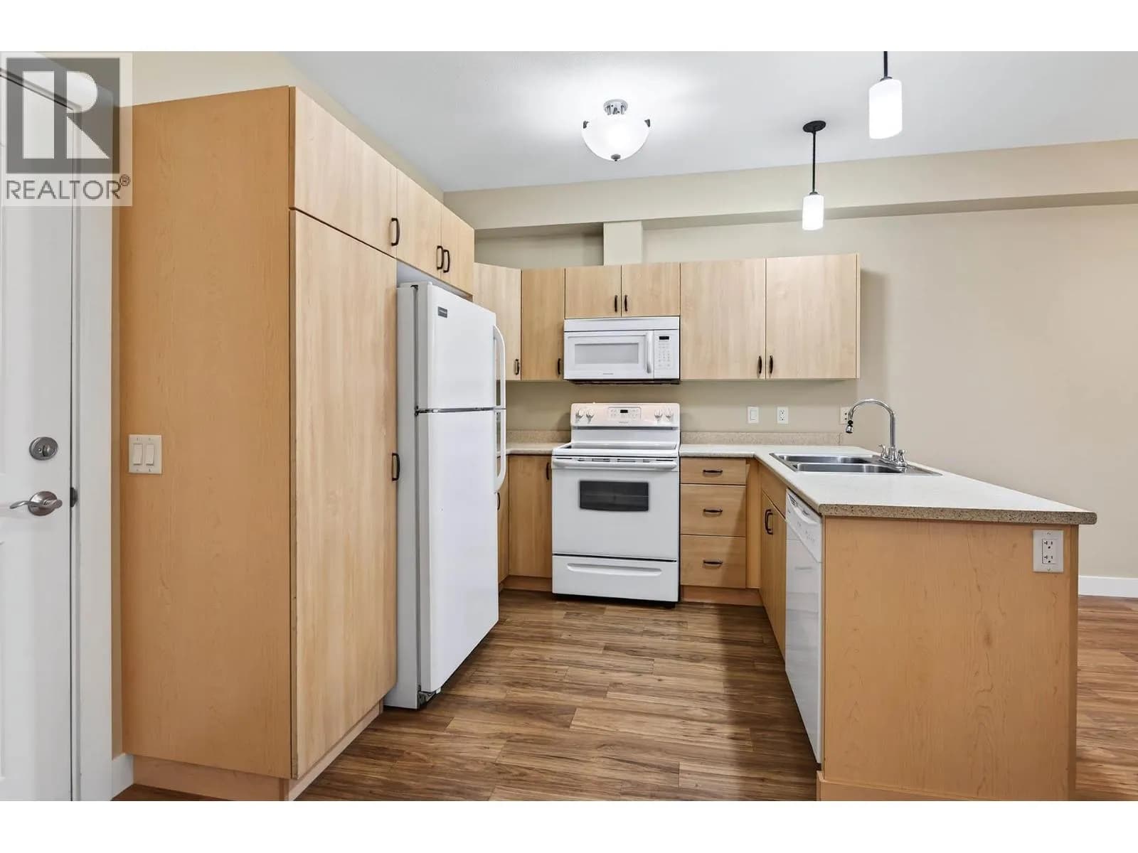 #300 755 MAYFAIR Street, Kamloops, BC photo 2