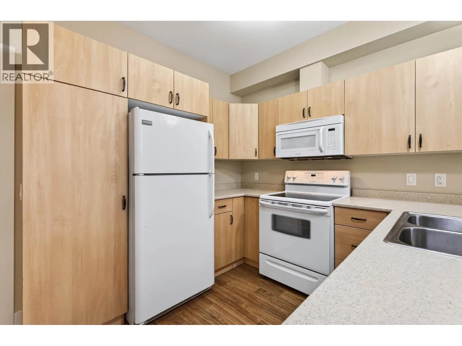 #300 755 MAYFAIR Street, Kamloops, BC photo 4