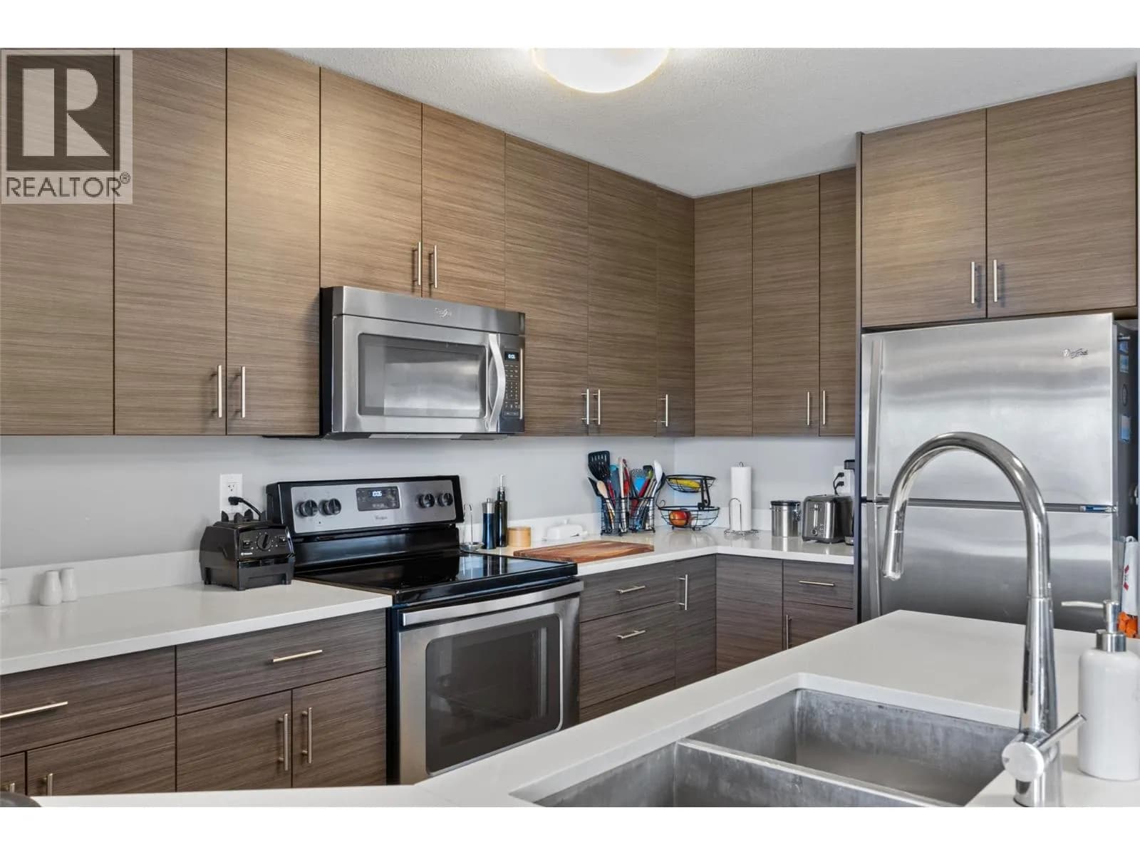 #204 1200 HARRISON Place, Kamloops, BC photo 3