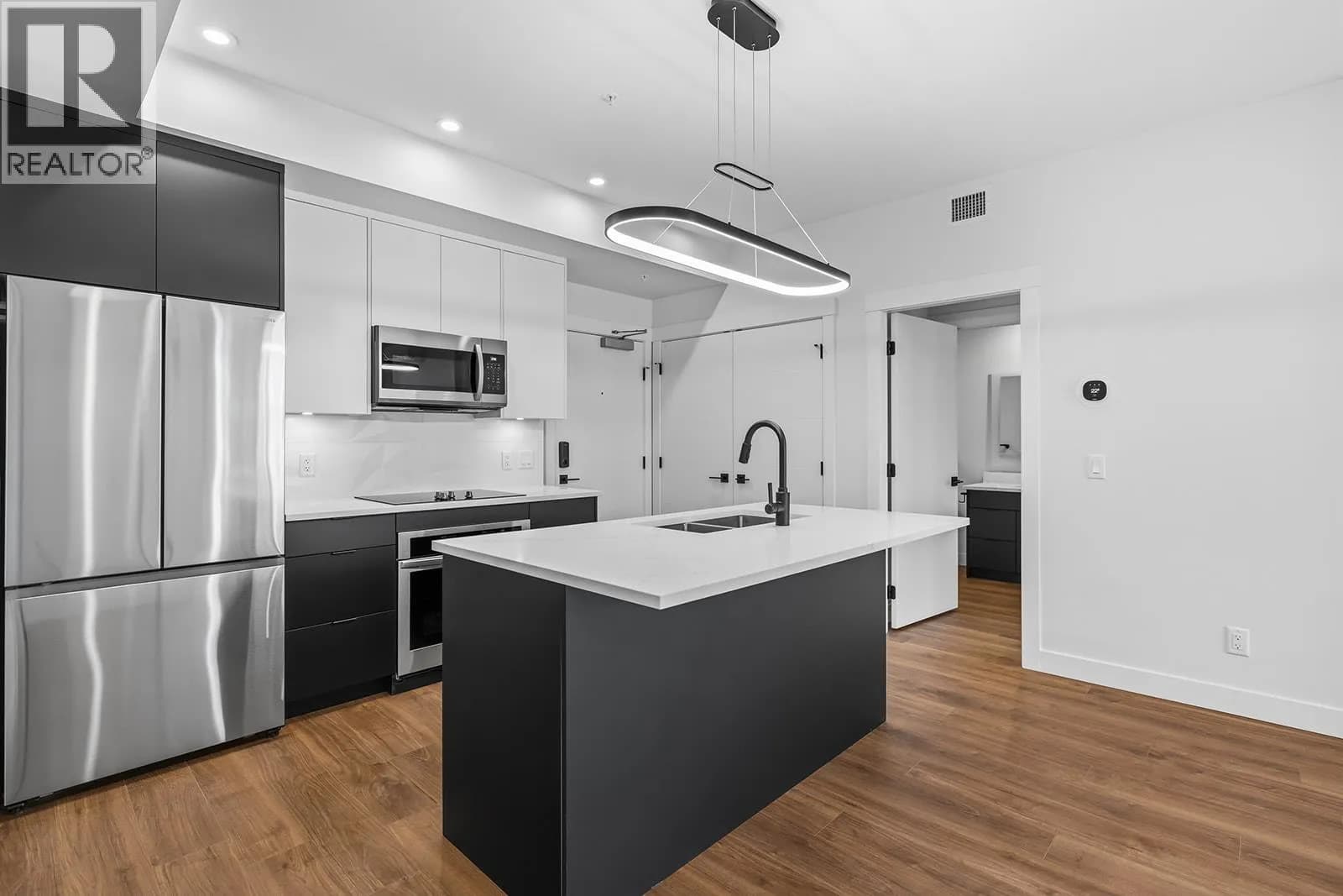 #404 1280 Sutherland Avenue, Kelowna, BC photo 3