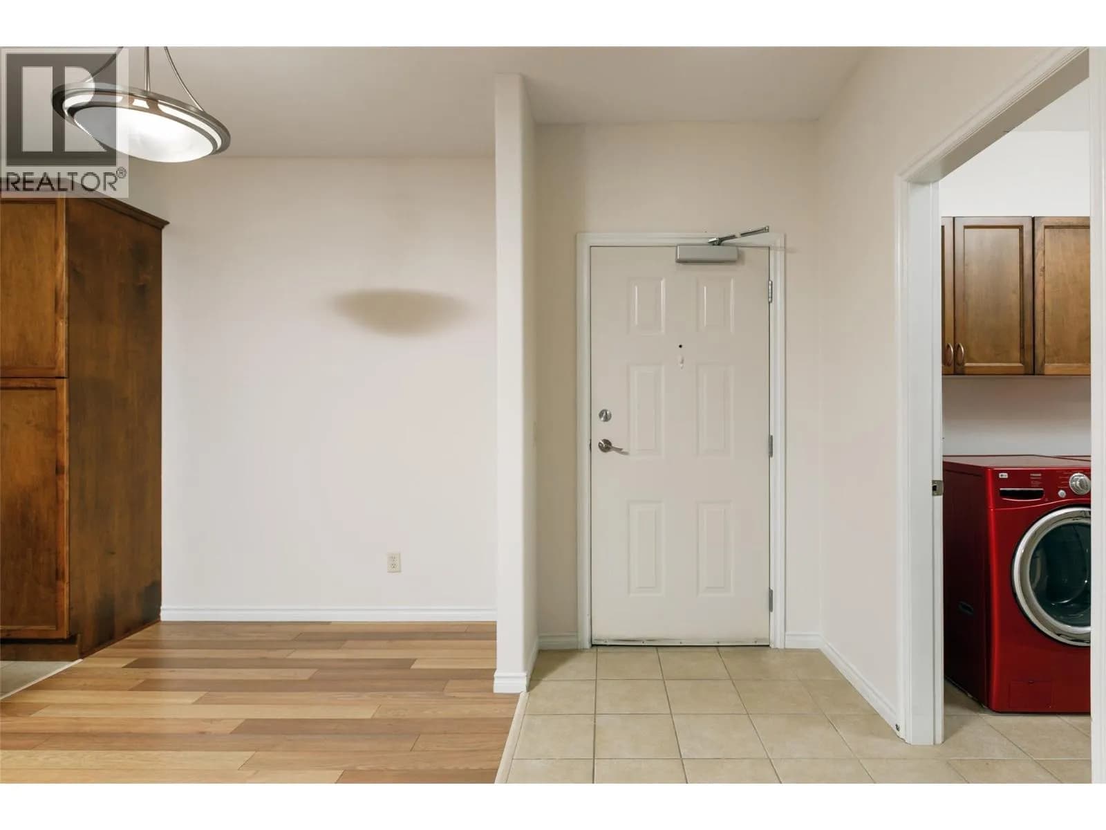 #208 1007 Harvey Avenue, Kelowna, BC photo 4