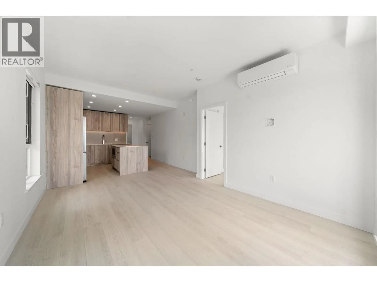 #404 3594 MALSUM DRIVE, North Vancouver, BC photo 5