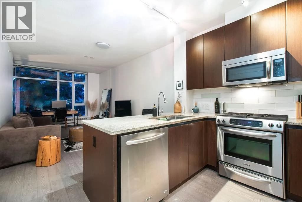 #206 135 W 2ND STREET, North Vancouver, BC photo 5