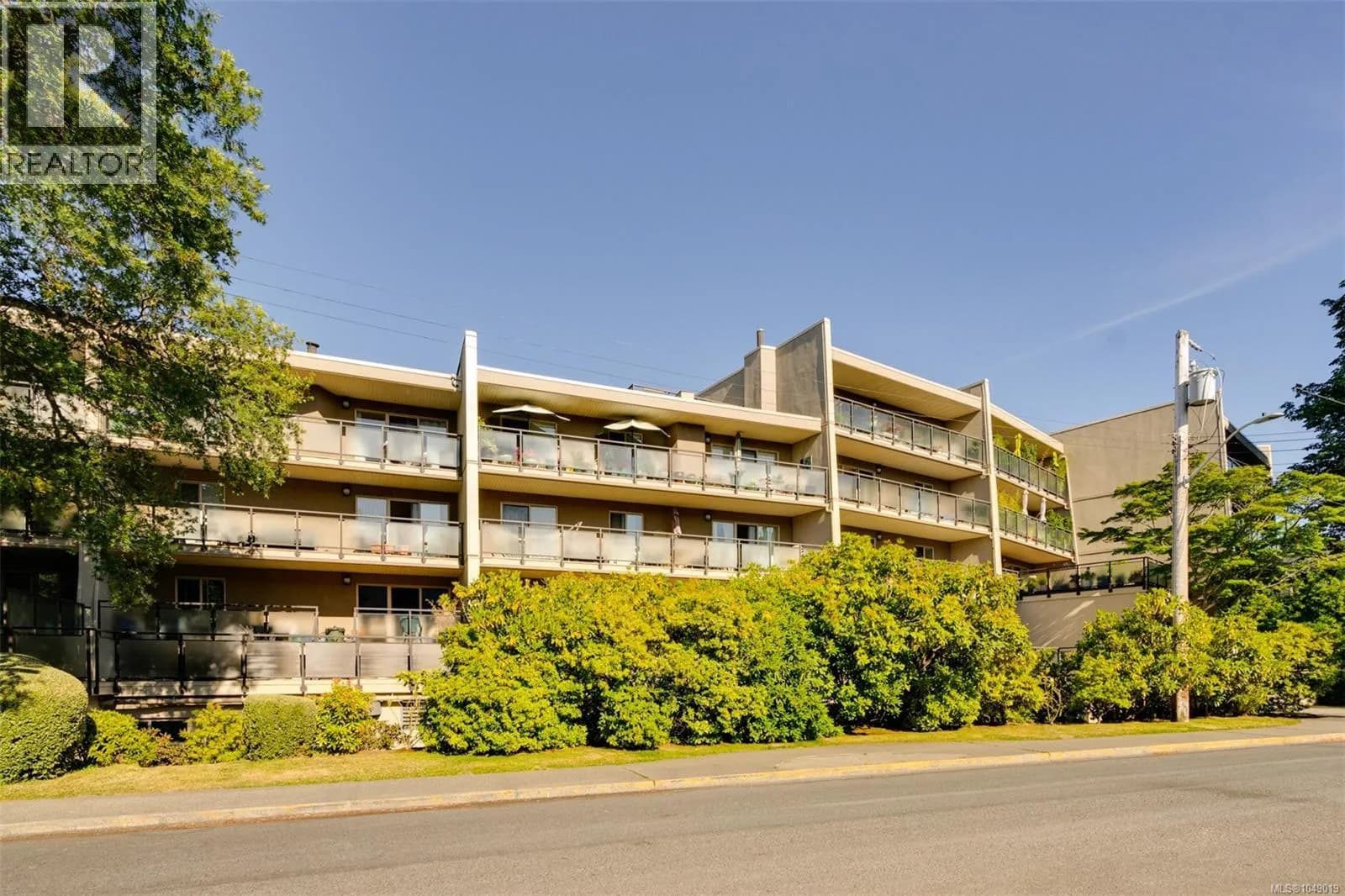 1419 Stadacona Ave, Victoria