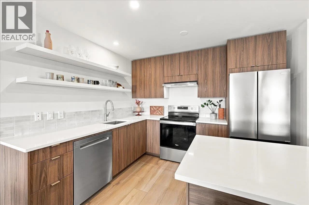 #207 236 W 2ND STREET, North Vancouver, BC photo 4