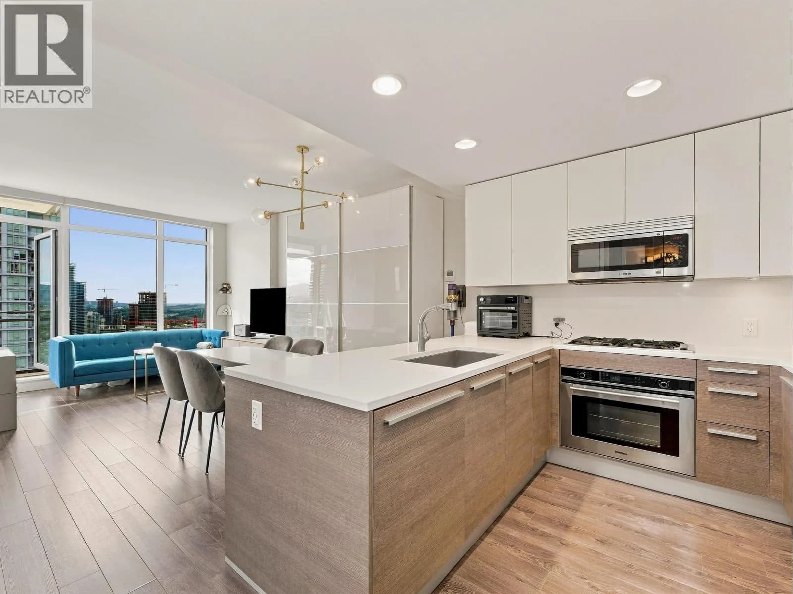 2008 ROSSER AVENUE, Burnaby