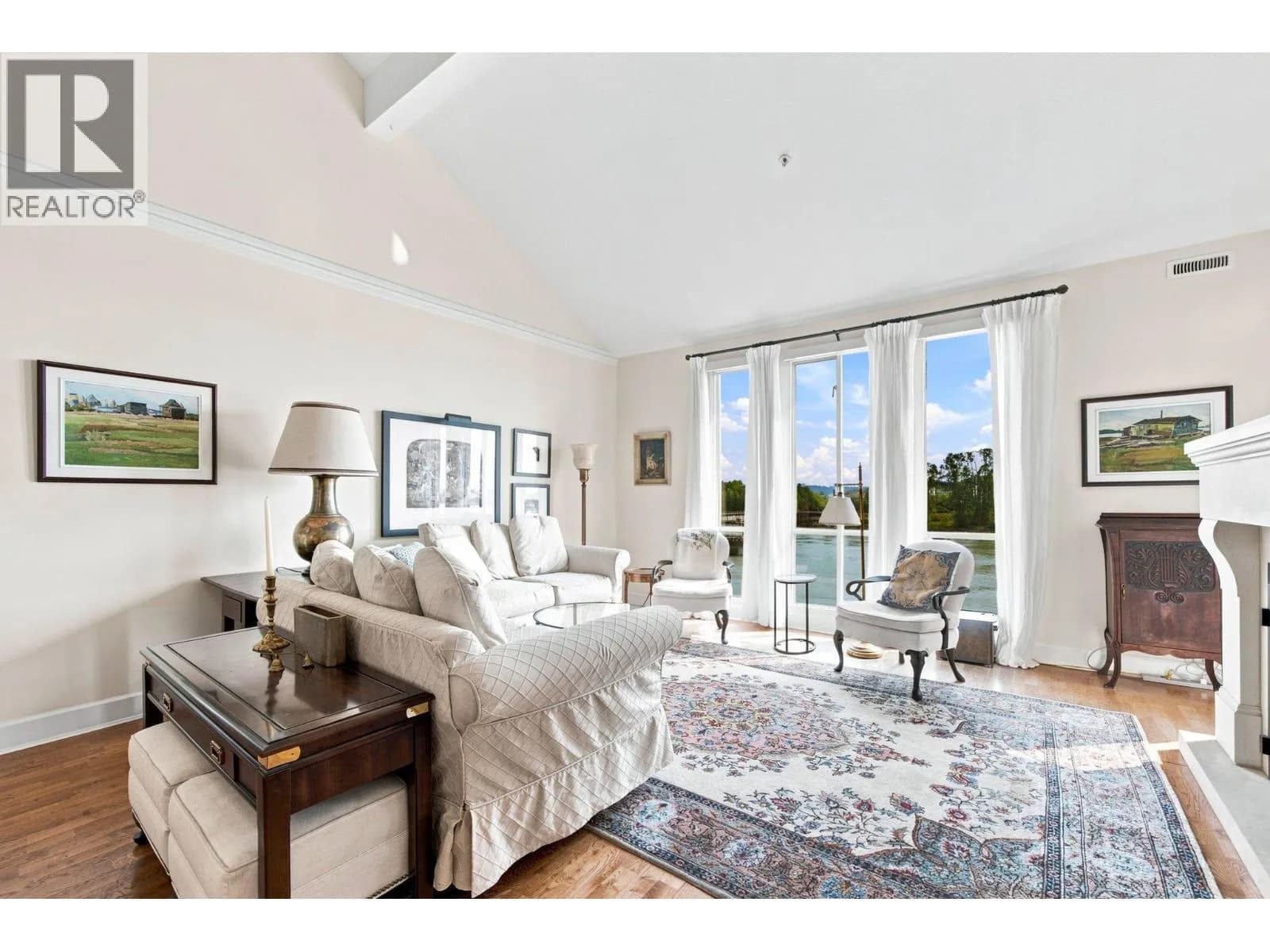 #411 3 RENAISSANCE SQUARE, New Westminster, BC photo 3