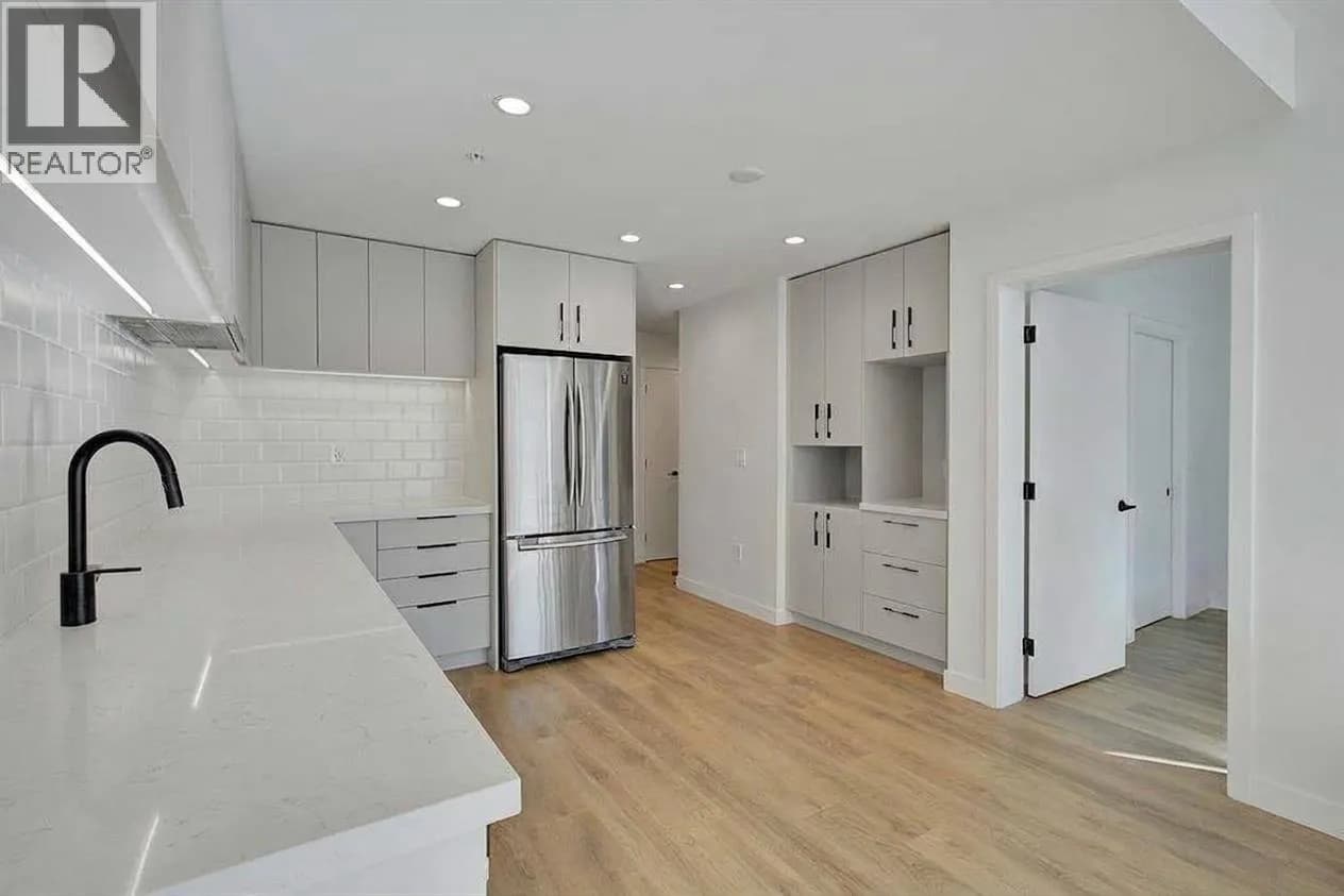 #410 3018 ST GOERGE STREET, Port Moody, BC photo 3
