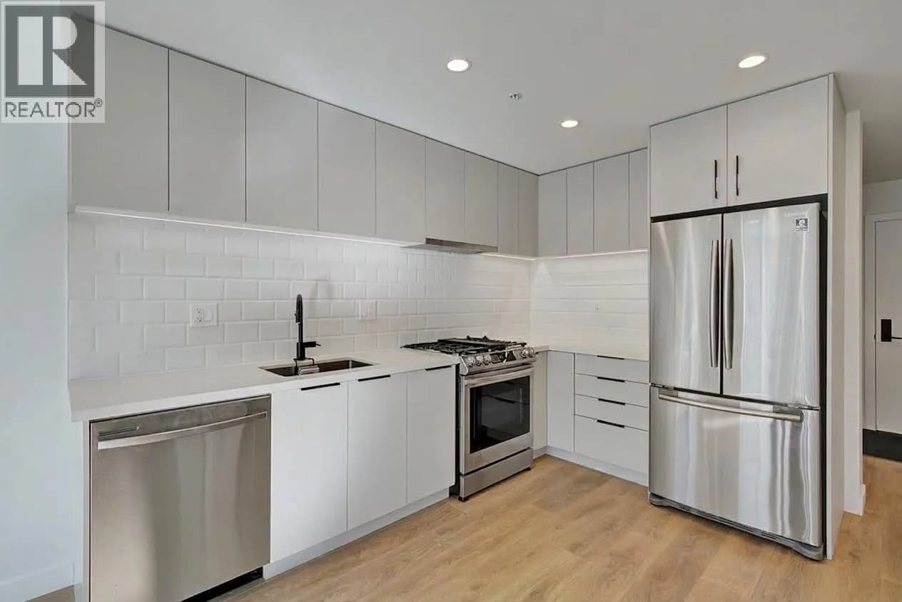 #410 3018 ST GOERGE STREET, Port Moody, BC photo 4