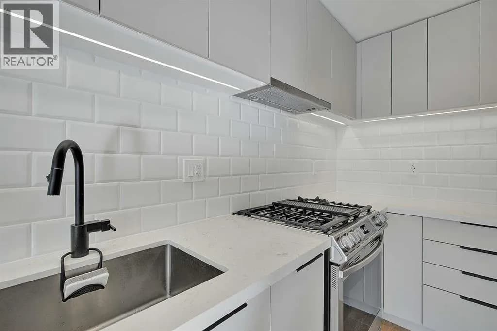 #410 3018 ST GOERGE STREET, Port Moody, BC photo 5