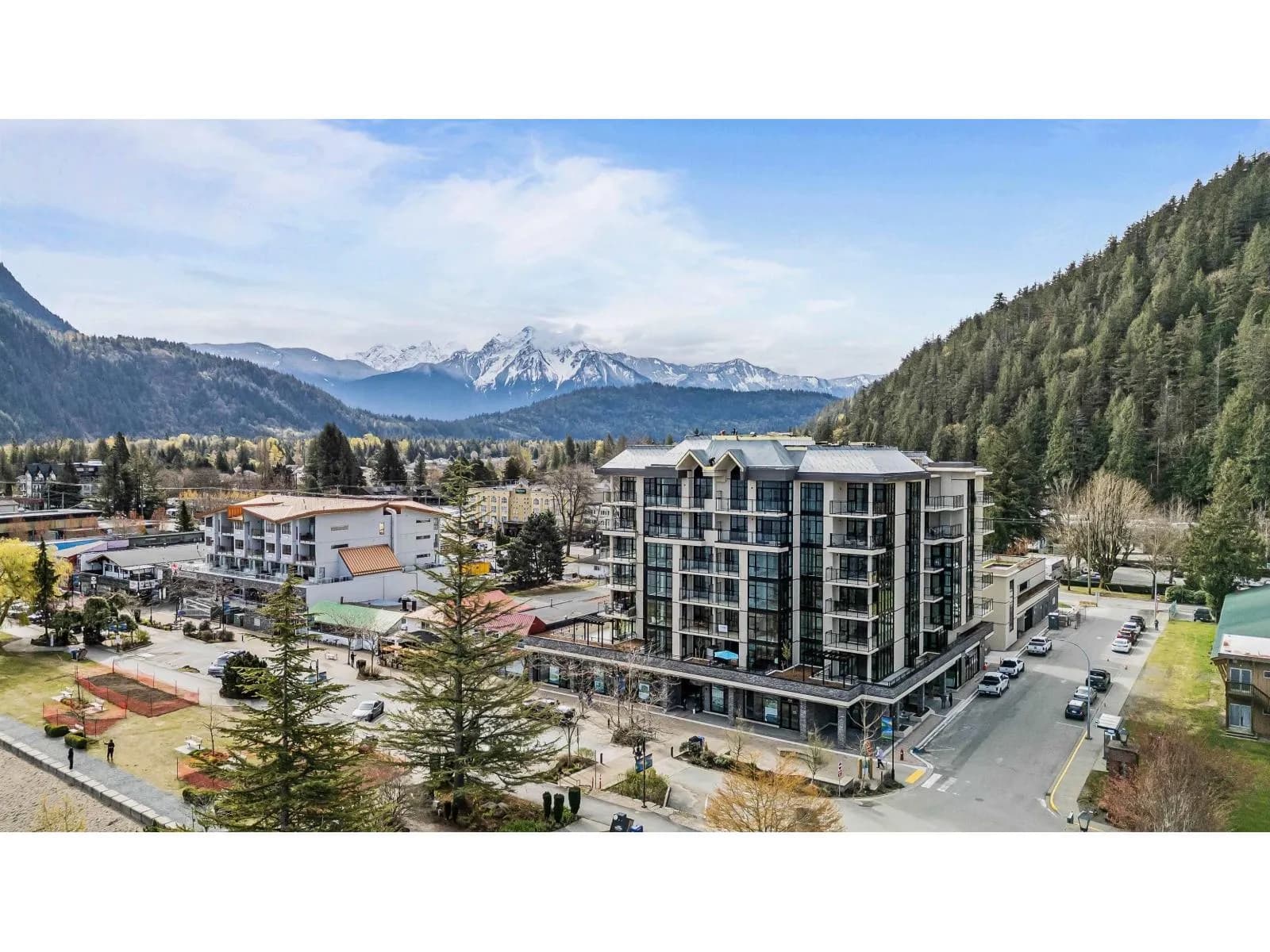 120 ESPLANADE AVENUE, Harrison Hot Springs