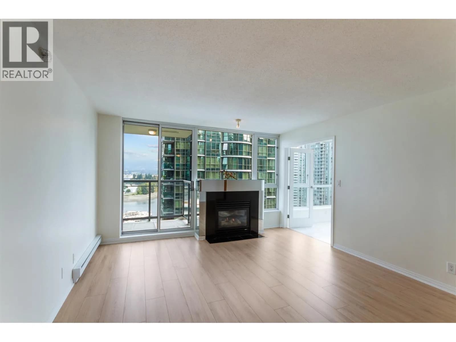 #2206 1328 W PENDER STREET, Vancouver, BC photo 3