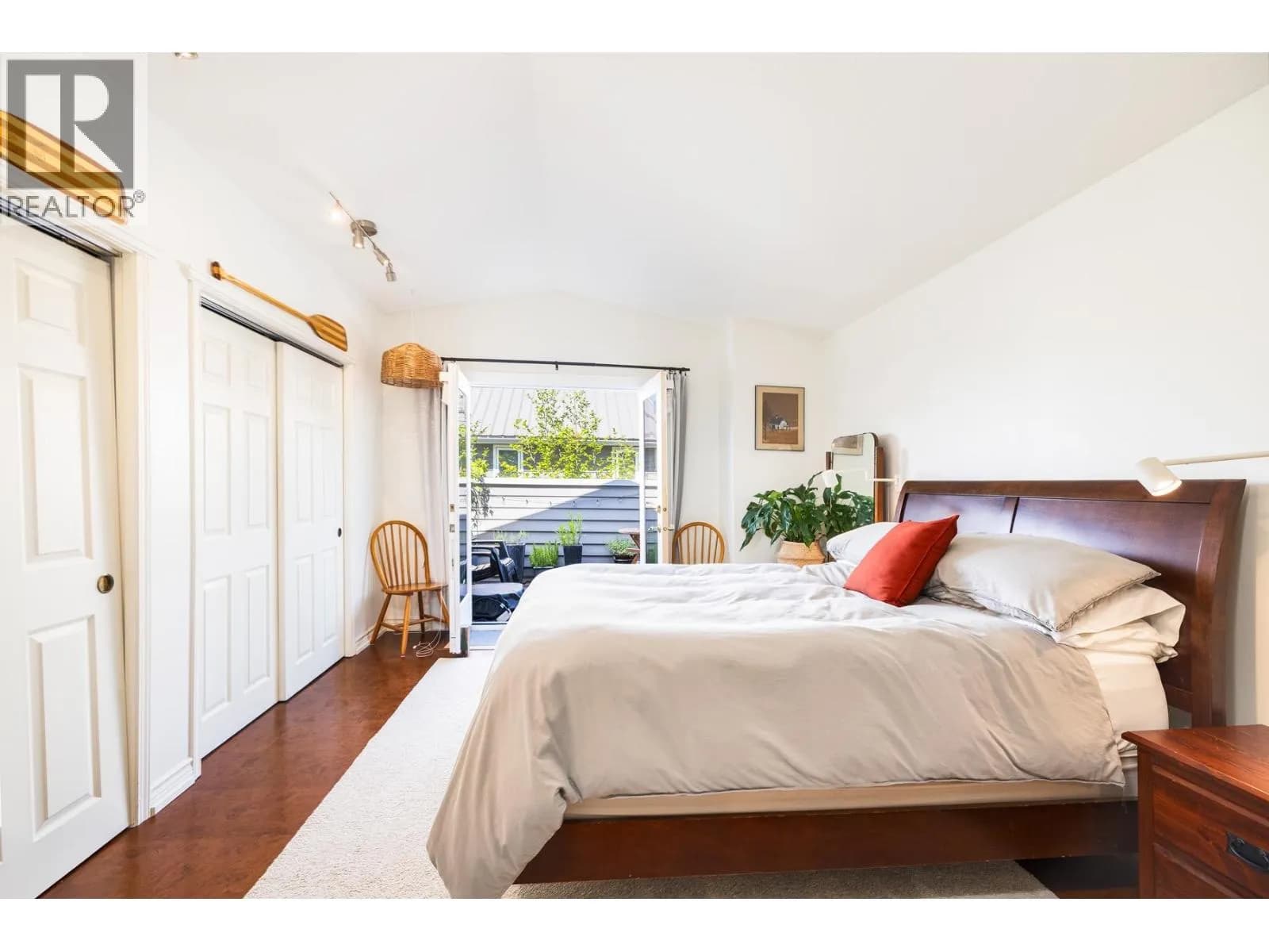 #303 1528 BOWSER AVENUE, North Vancouver, BC photo 2