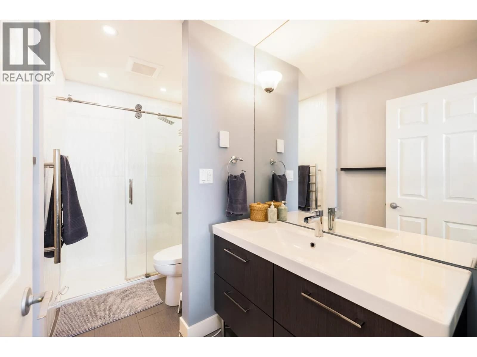 #303 1528 BOWSER AVENUE, North Vancouver, BC photo 3