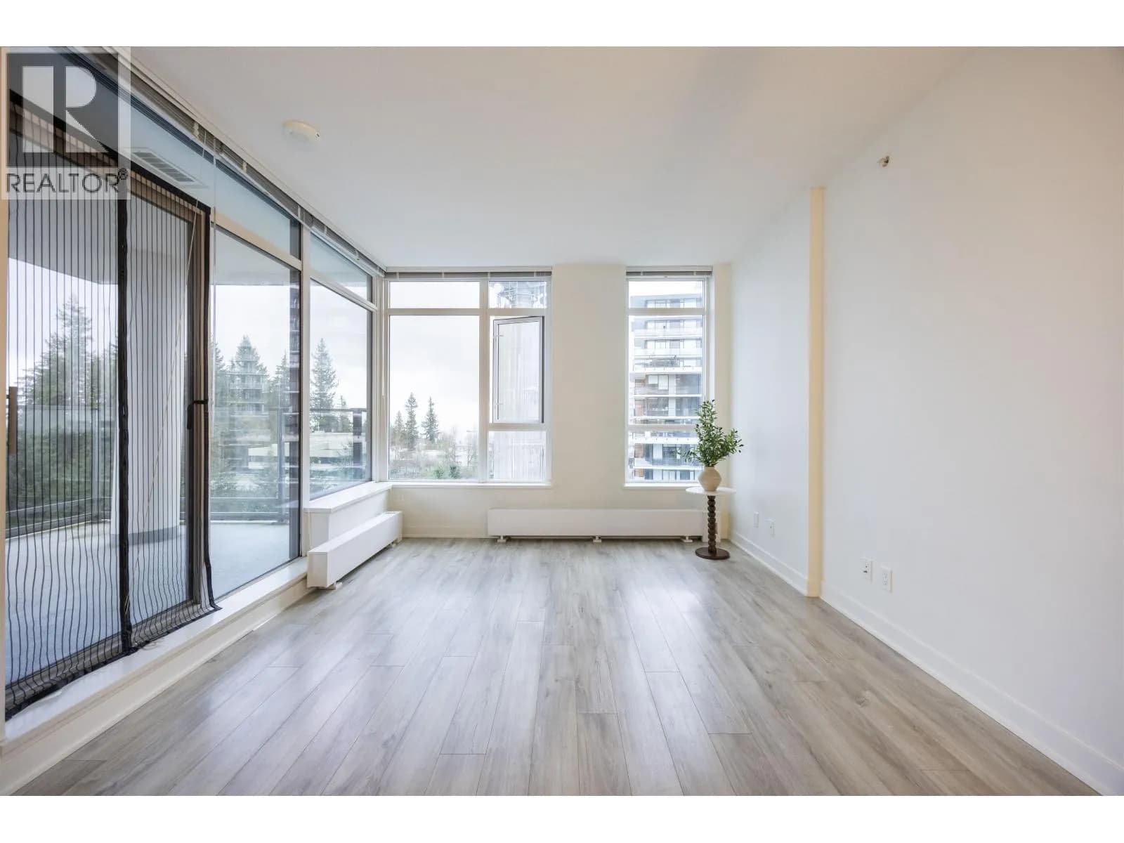#902 8940 UNIVERSITY CRESCENT, Burnaby, BC photo 4