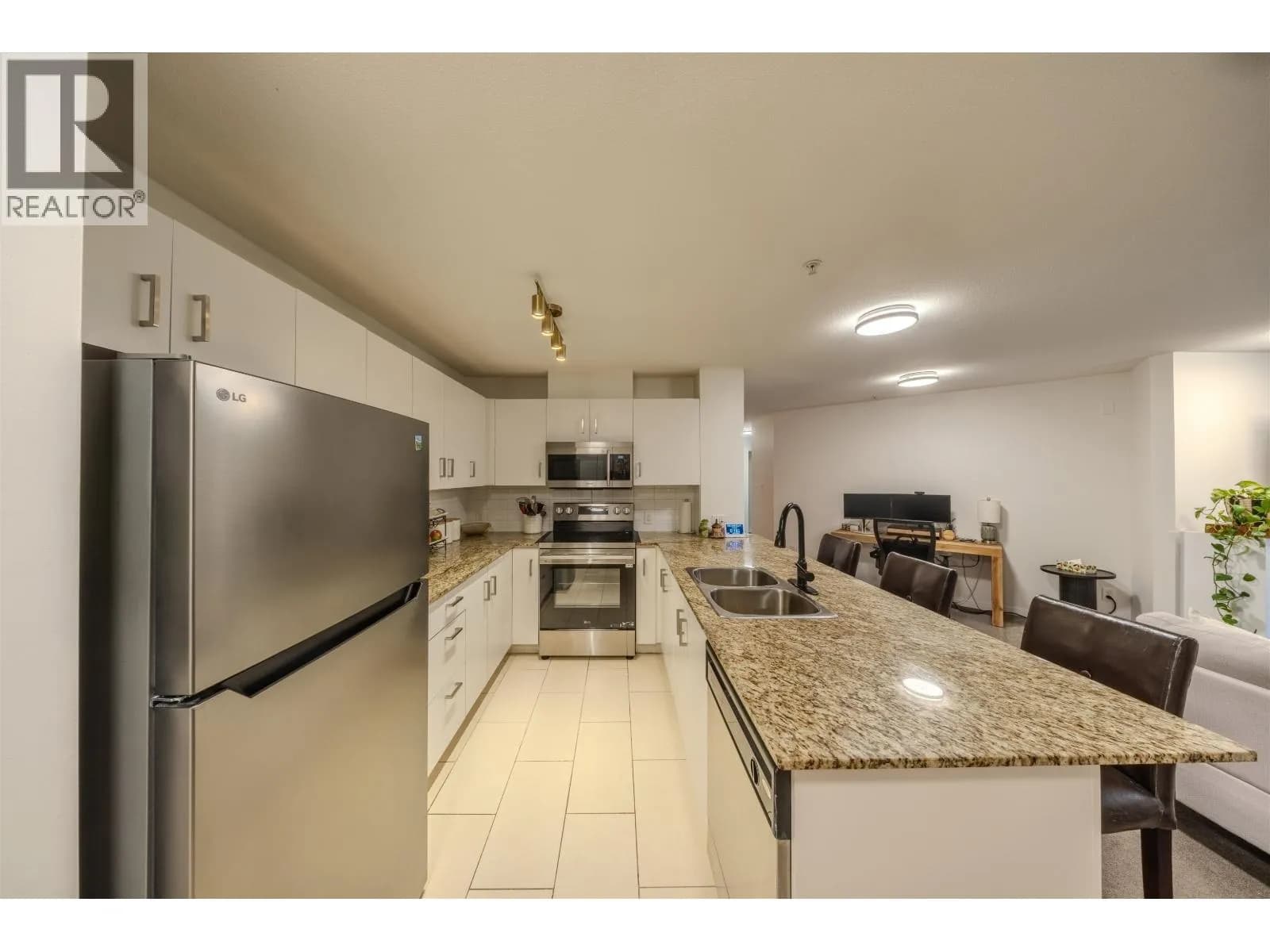 #304 11665 HANEY BYPASS, Maple Ridge, BC photo 4