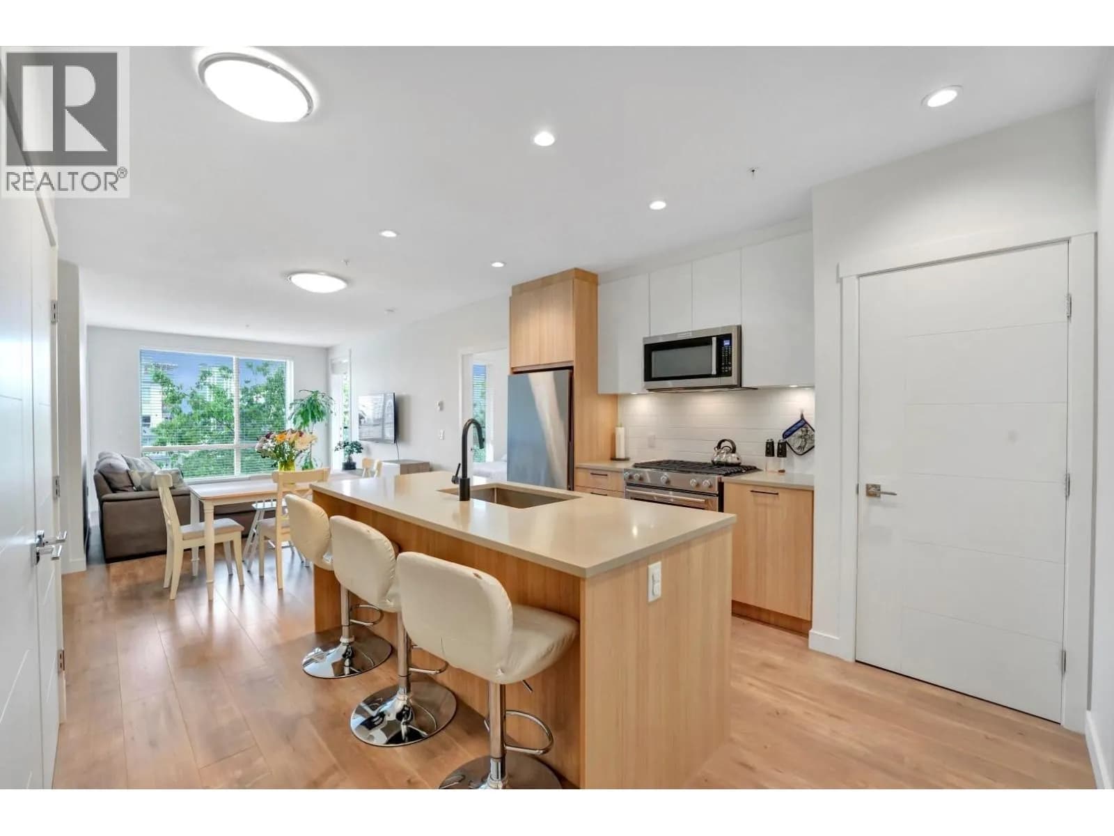 #311 707 COMO LAKE AVENUE, Coquitlam, BC photo 2