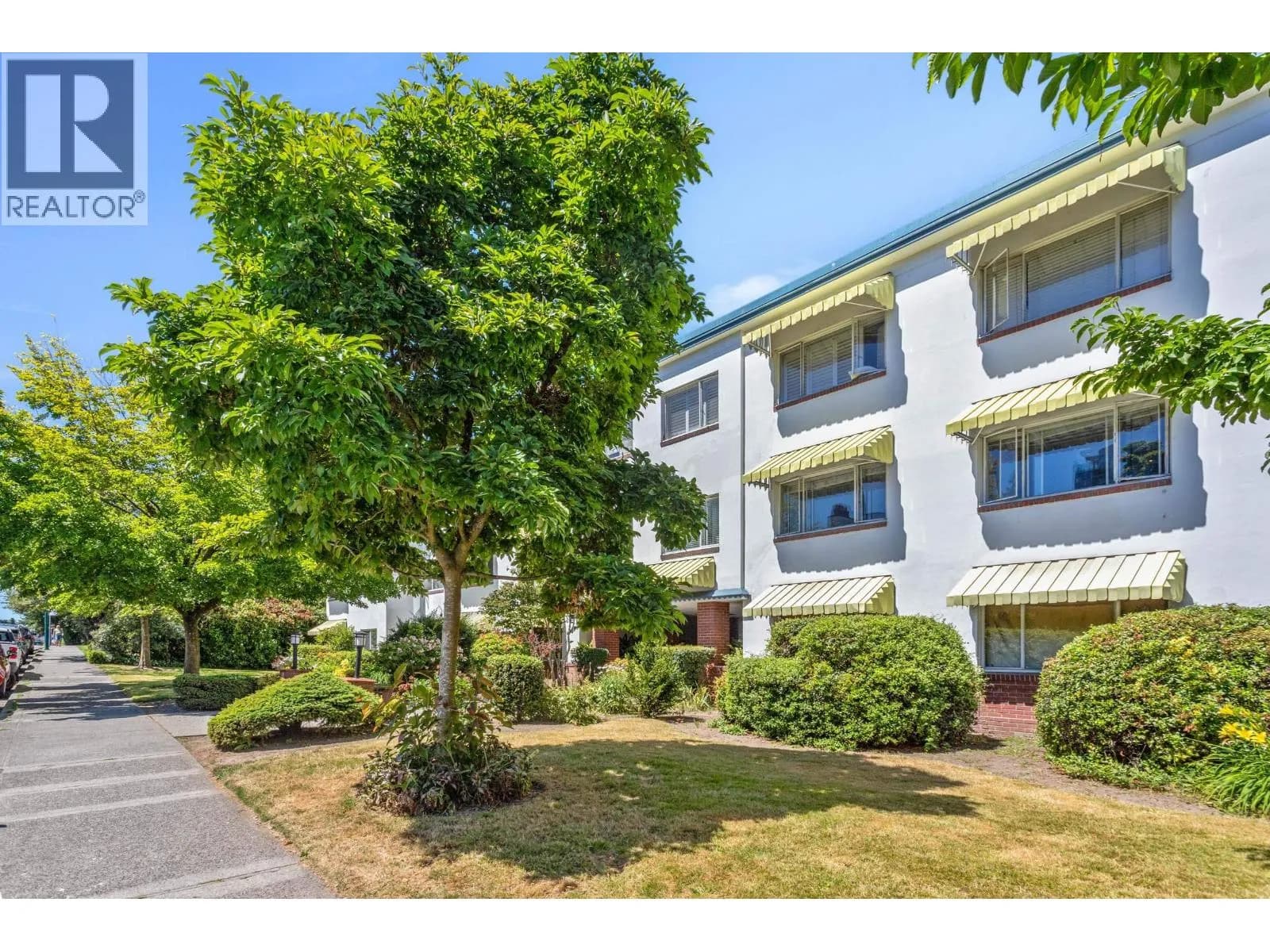 #303 2469 CORNWALL AVENUE, Vancouver, BC photo 2